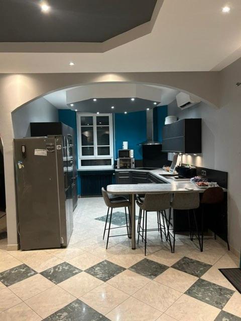 Villa Maxonale près de Paris avec Piscine Chauffée, Sauna et Jacuzzi