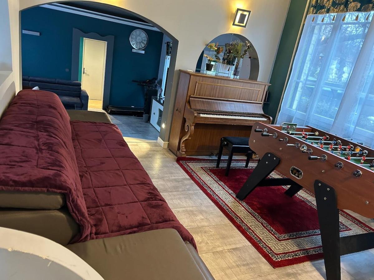 Villa Maxonale près de Paris avec Piscine Chauffée, Sauna et Jacuzzi