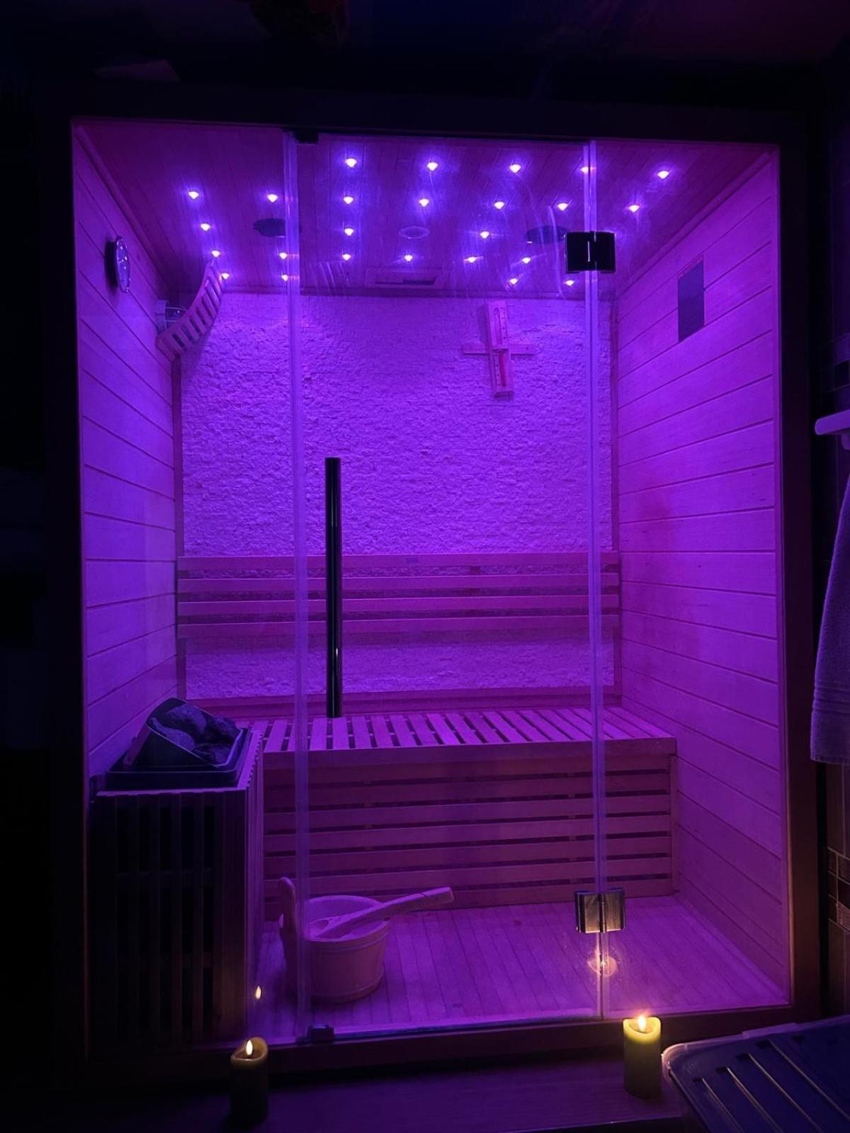 Villa Maxonale près de Paris avec Piscine Chauffée, Sauna et Jacuzzi