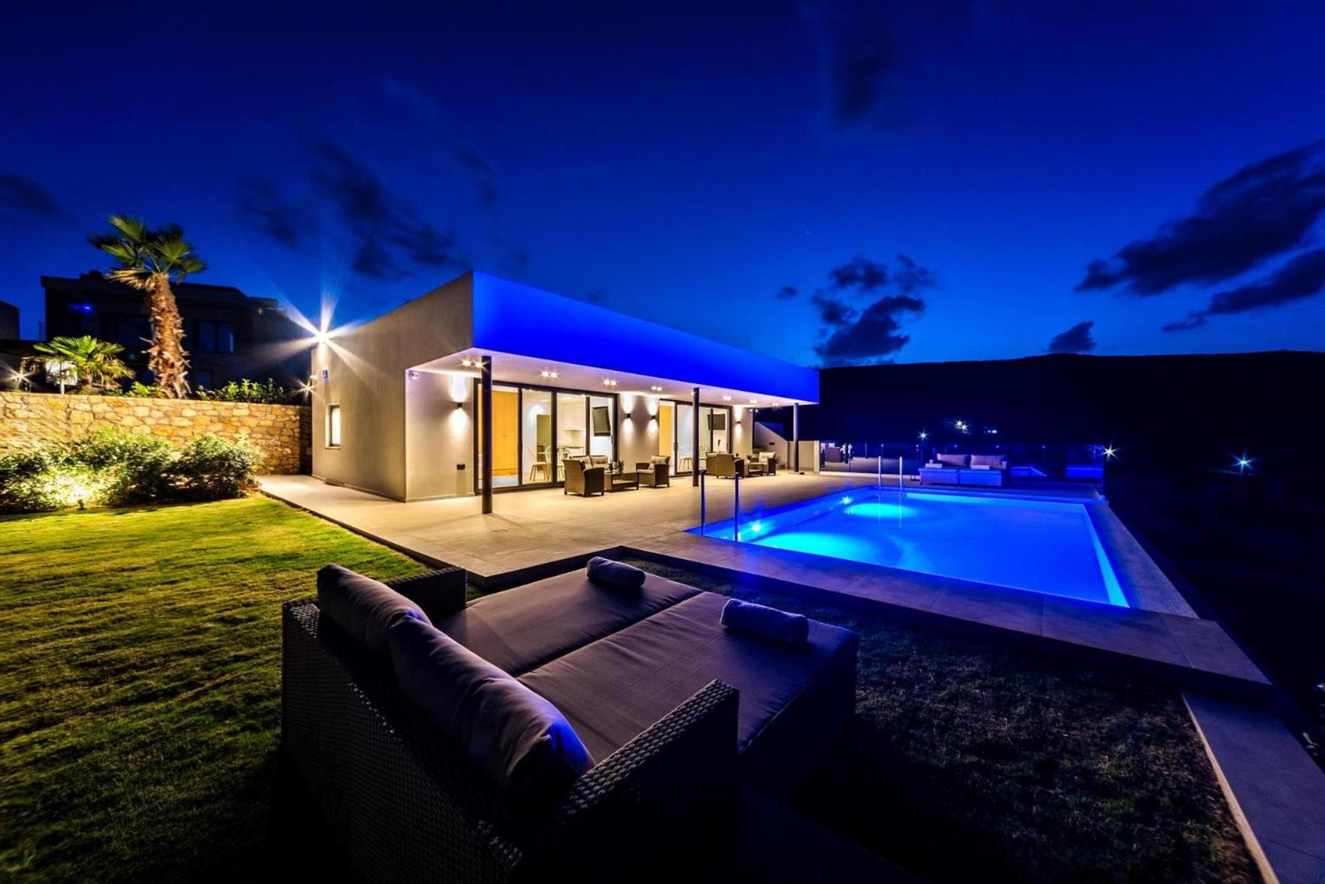 Villa Kamelia with pool