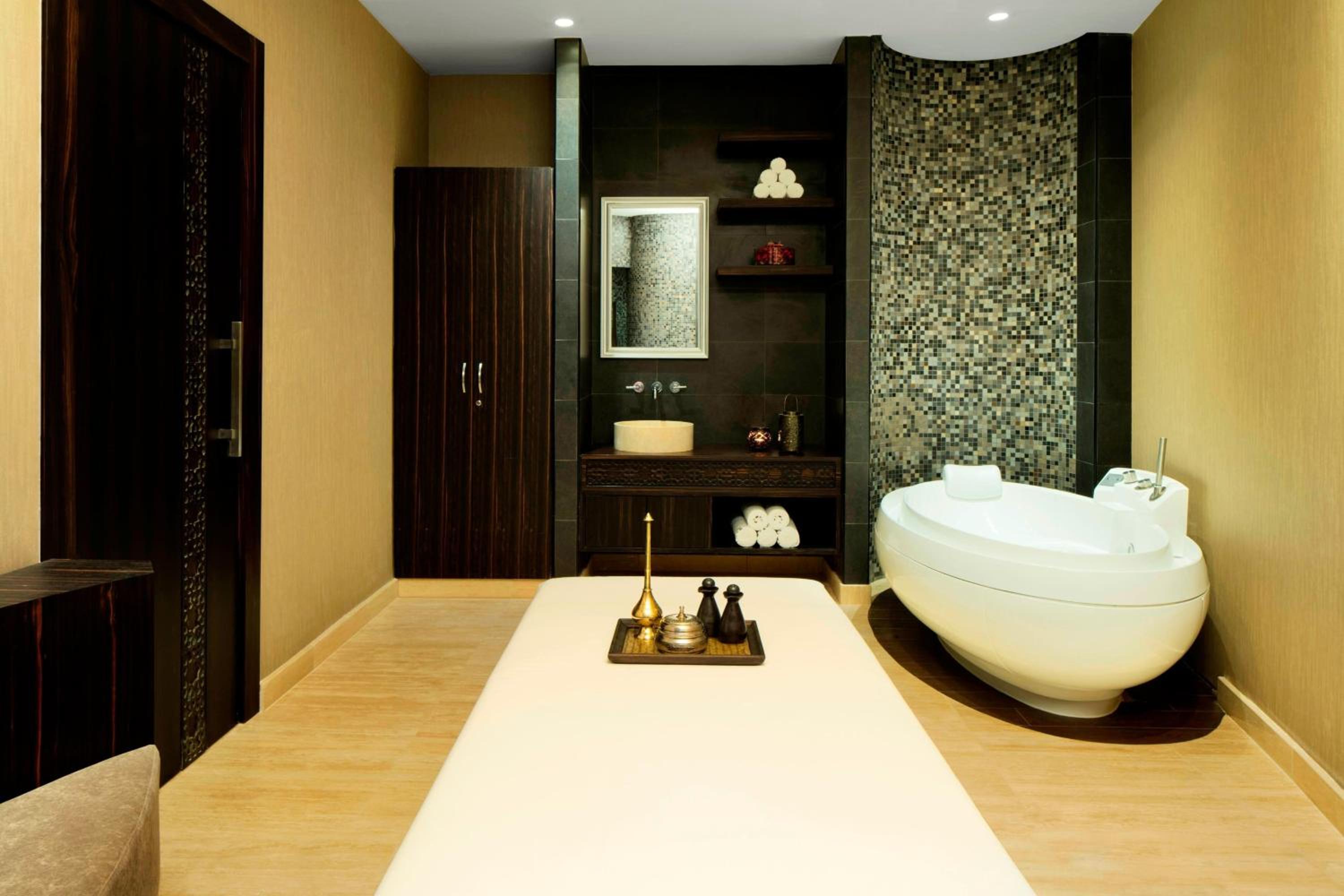 Sheraton Sharjah Beach Resort and Spa — photo 10