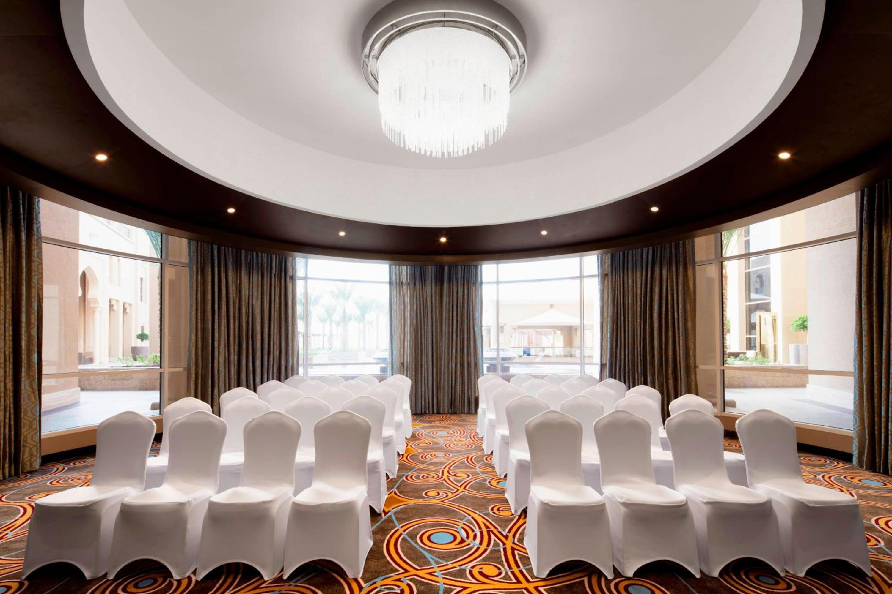 Sheraton Sharjah Beach Resort and Spa — photo 60
