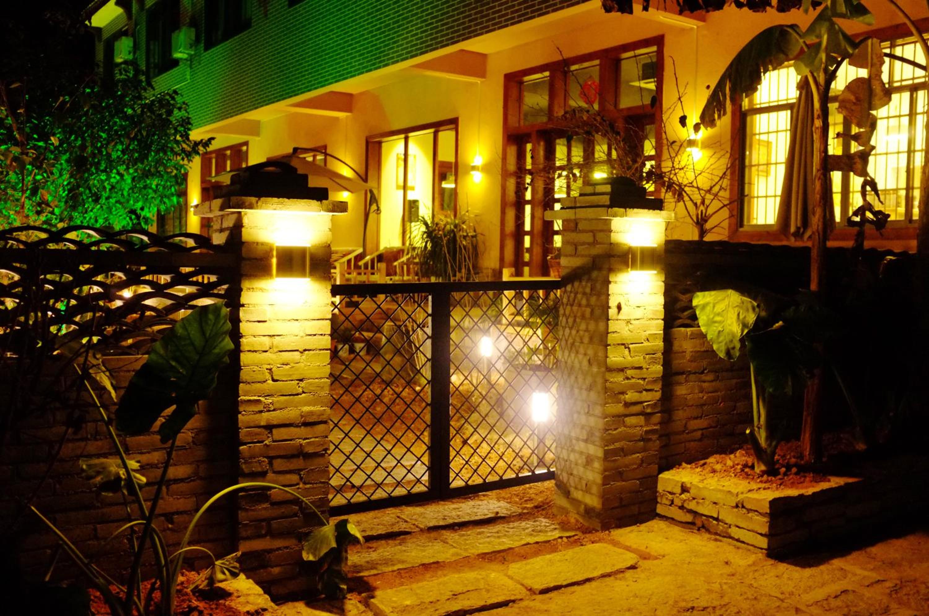 Yangshuo Eden's Social Guesthouse - Wake up to a hearty Western breakfast & fresh craft coffee & night beers & outdoor activities