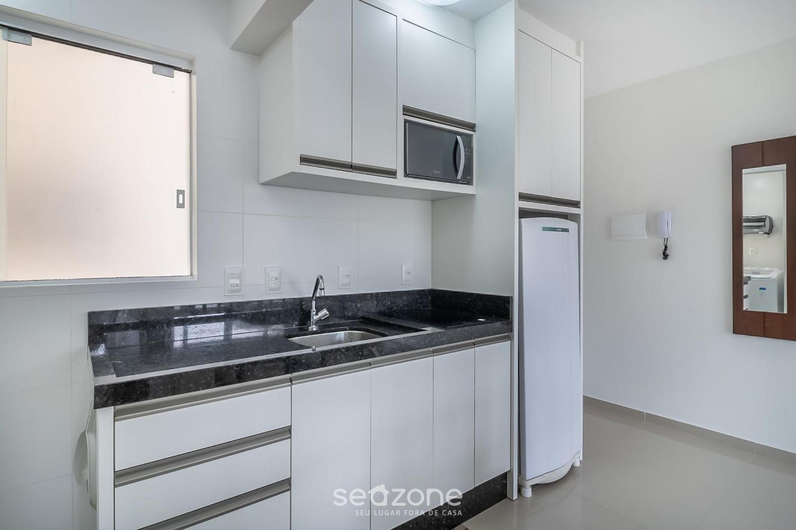 Modern apartment near the BC Ferris Wheel MBH0601