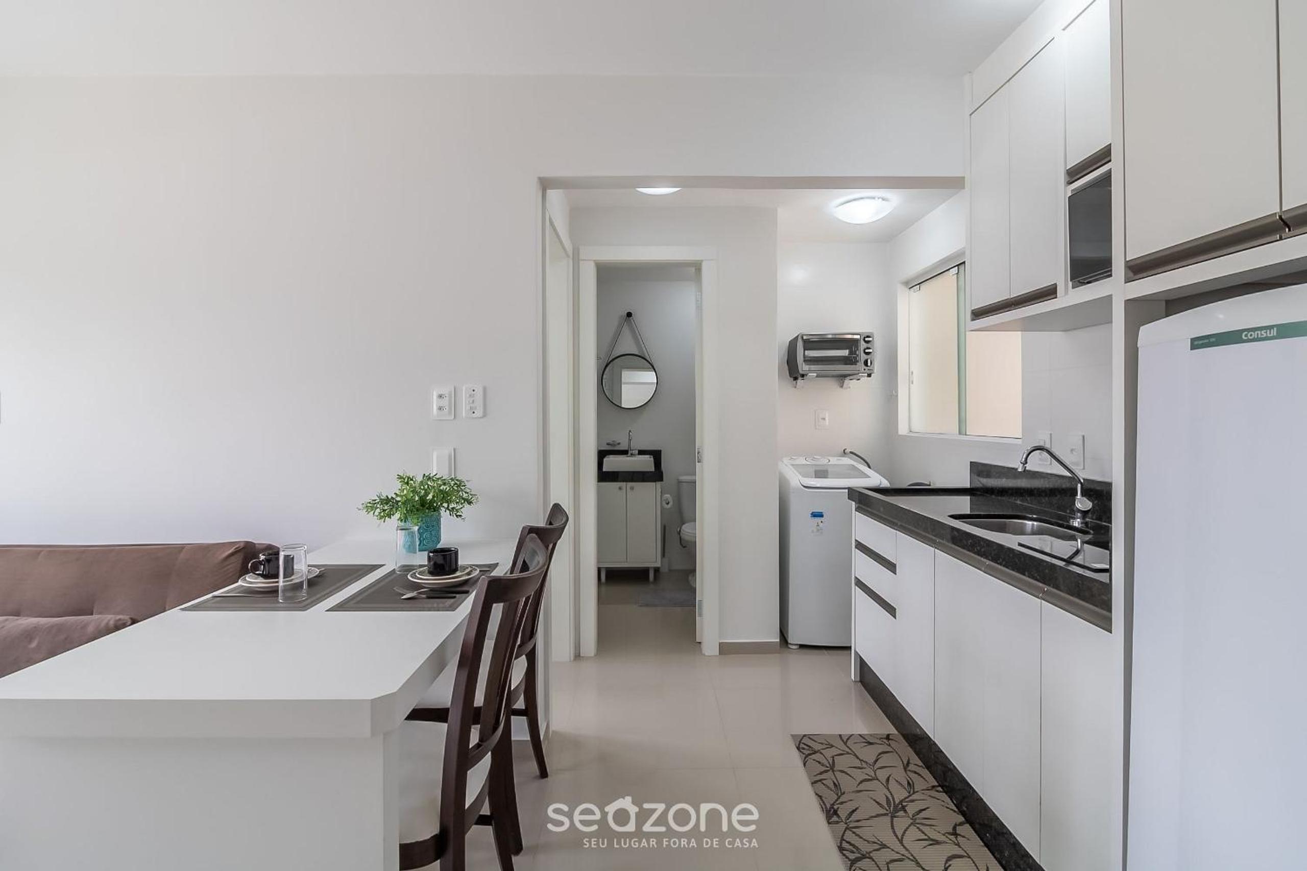 Modern apartment near the BC Ferris Wheel MBH0601