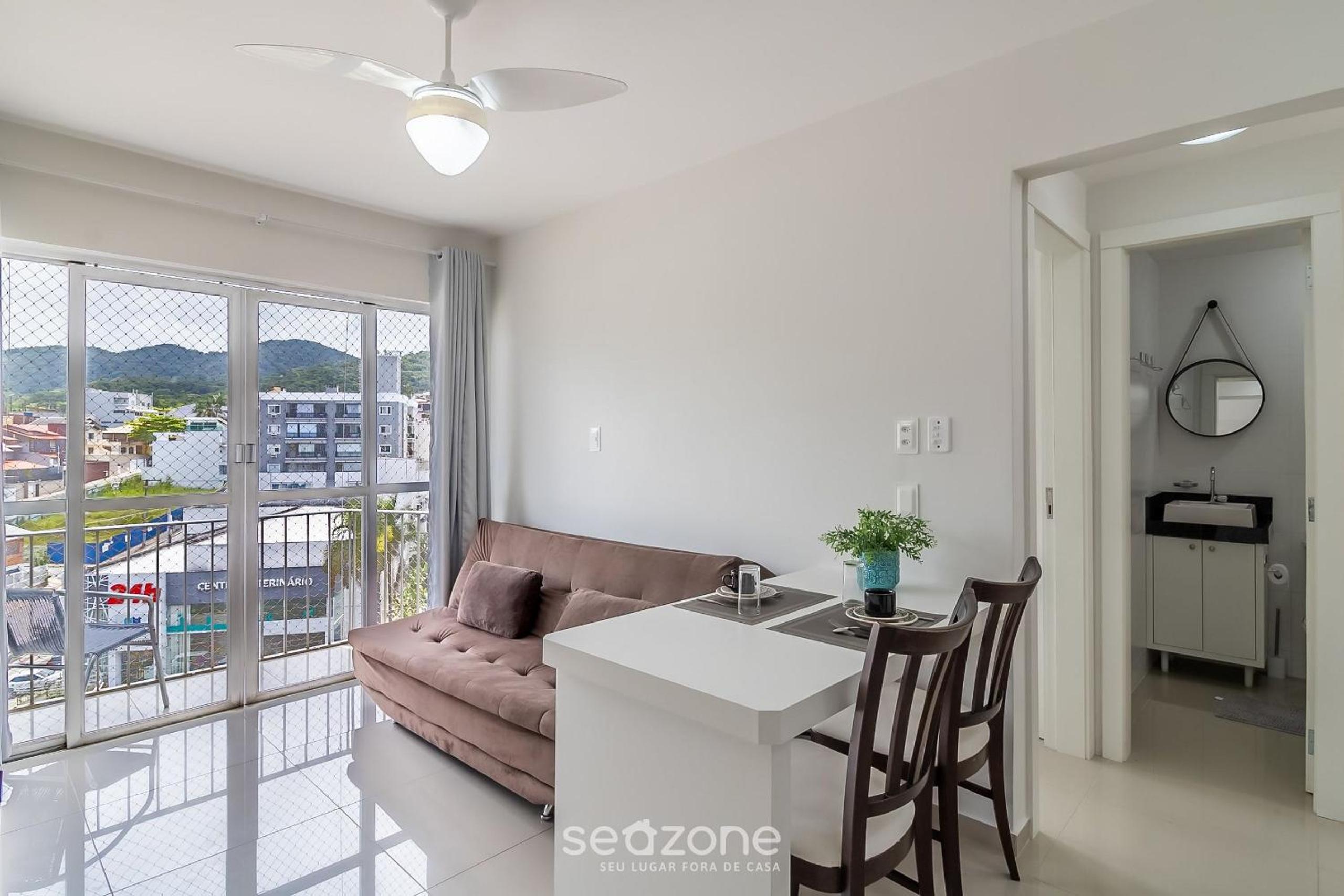 Modern apartment near the BC Ferris Wheel MBH0601