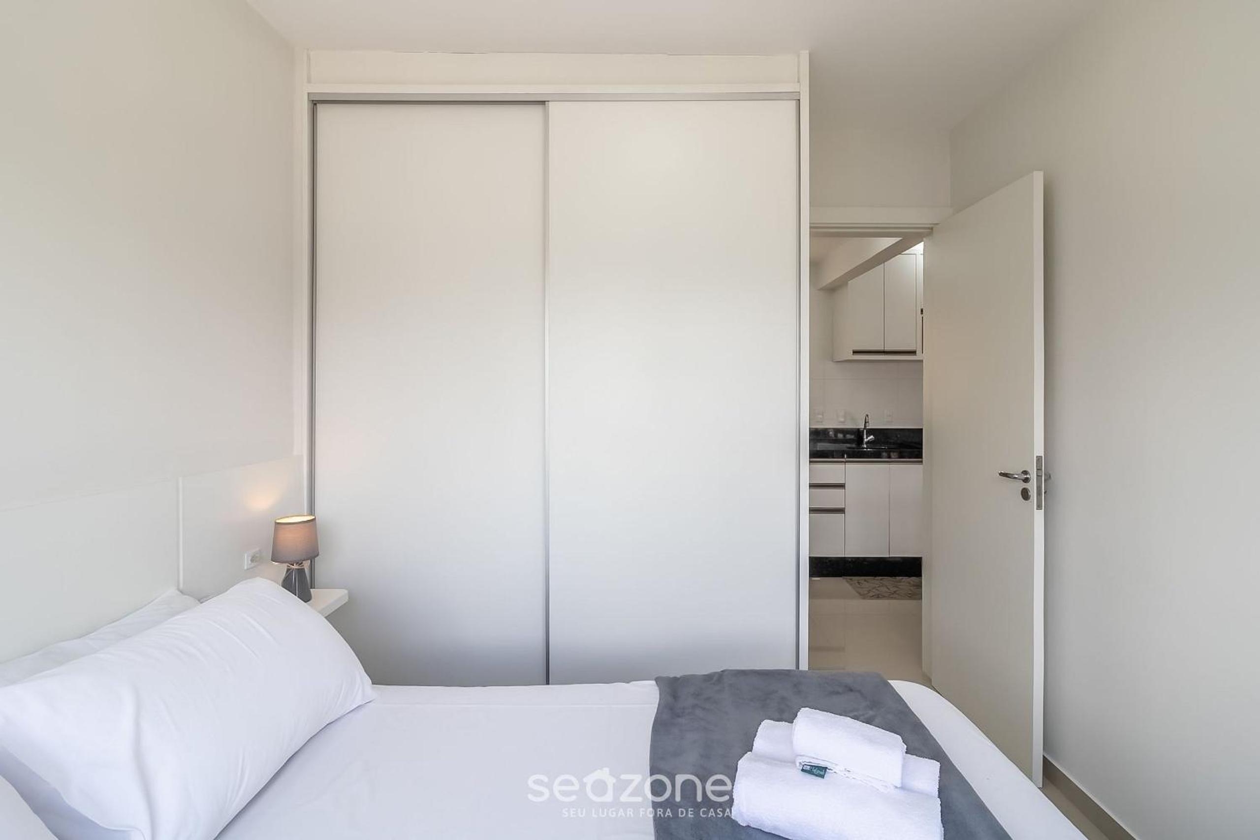 Modern apartment near the BC Ferris Wheel MBH0601