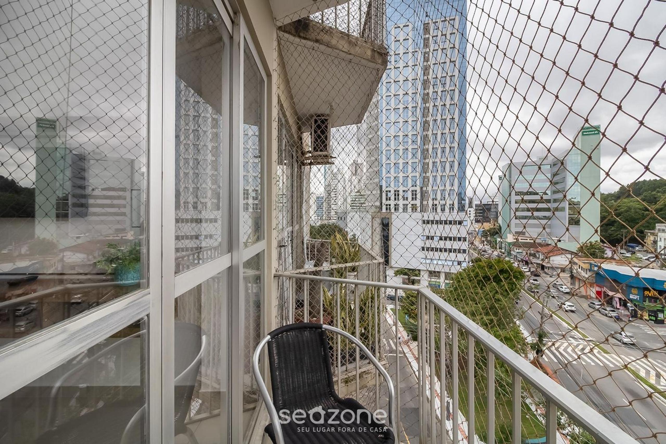 Modern apartment near the BC Ferris Wheel MBH0601