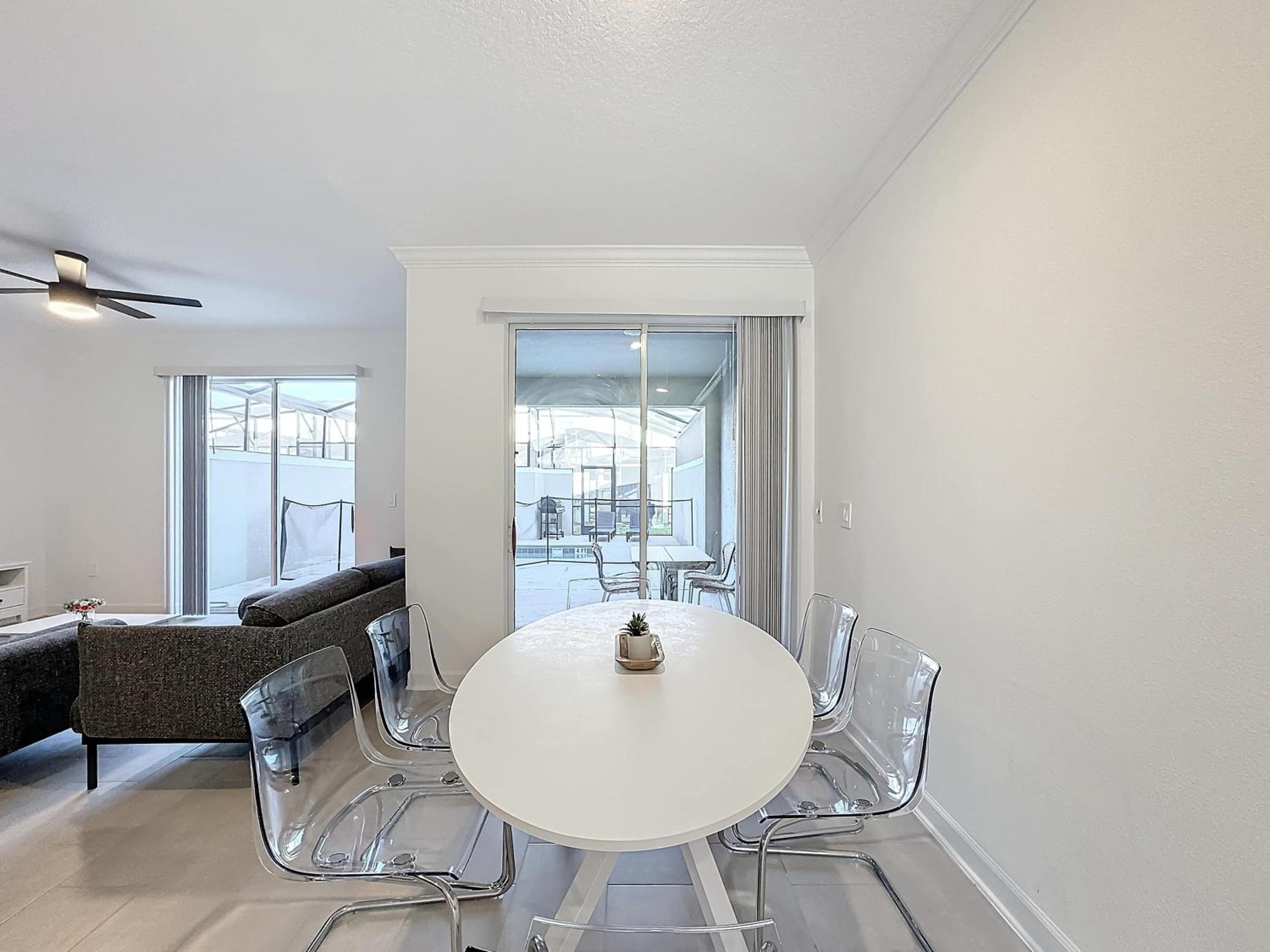 Impressive Hideaway with Private Pool and access to 2 Clubhouses