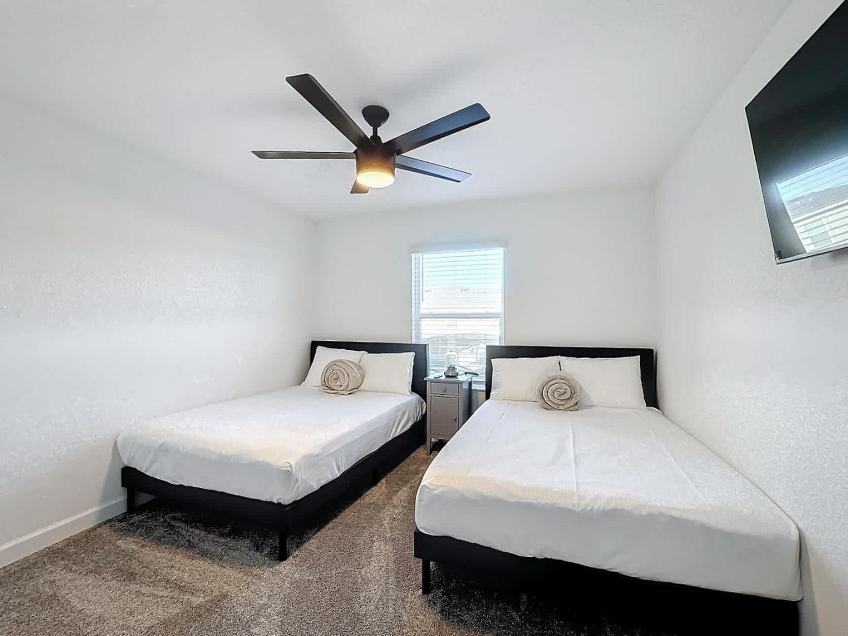 Impressive Hideaway with Private Pool and access to 2 Clubhouses