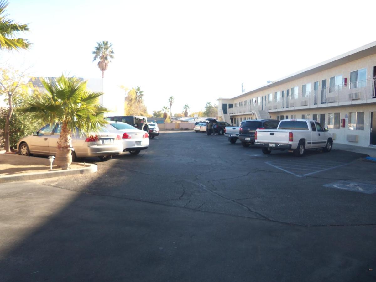 Ridgecrest Vacations - Super 8 by Wyndham Ridgecrest - Property Image 2