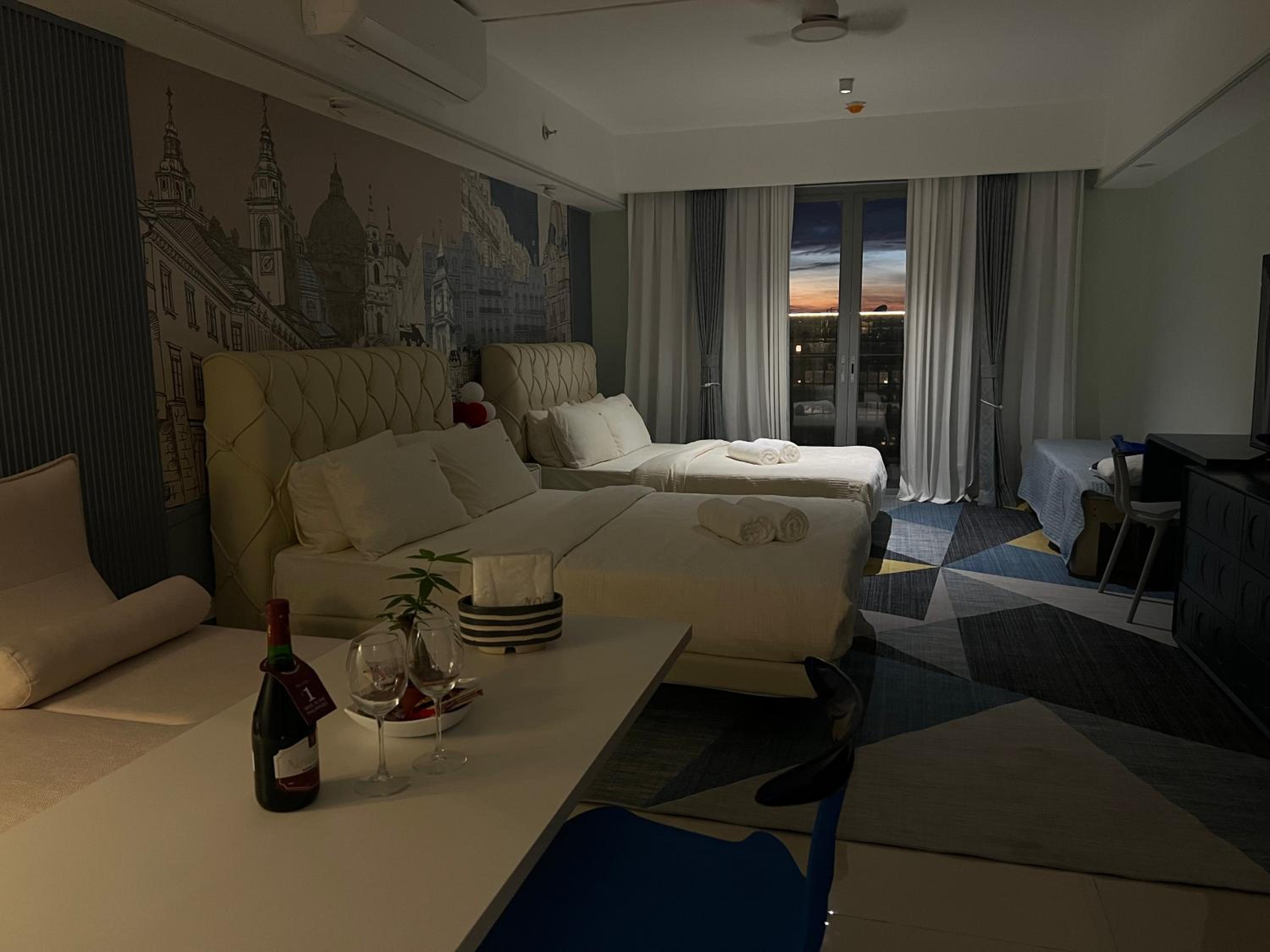 Luxurious Style Apartment cross to Okada and near City of Dreams, Solaire, MOA, and Airport
