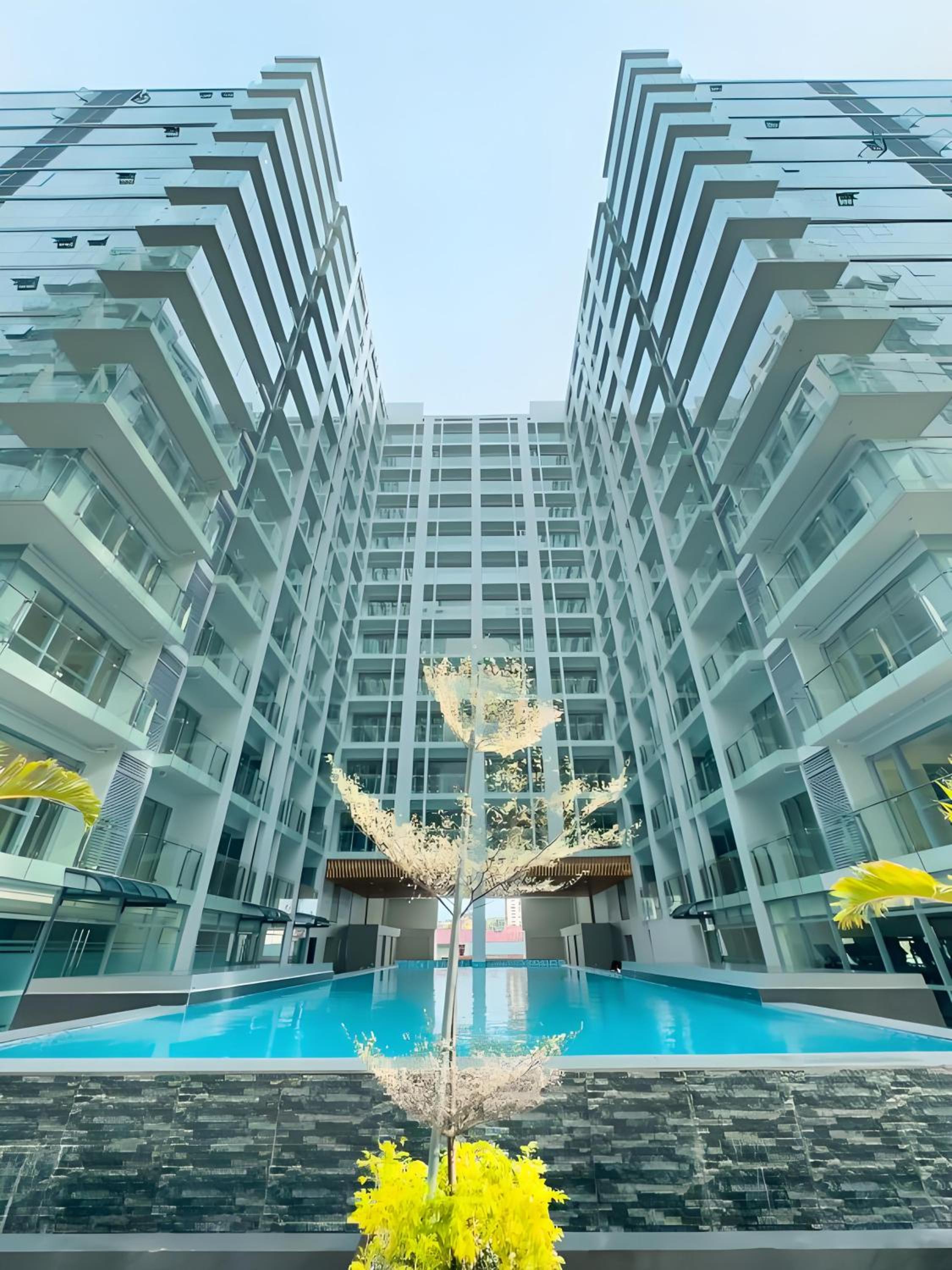 Luxurious Style Apartment cross to Okada and near City of Dreams, Solaire, MOA, and Airport