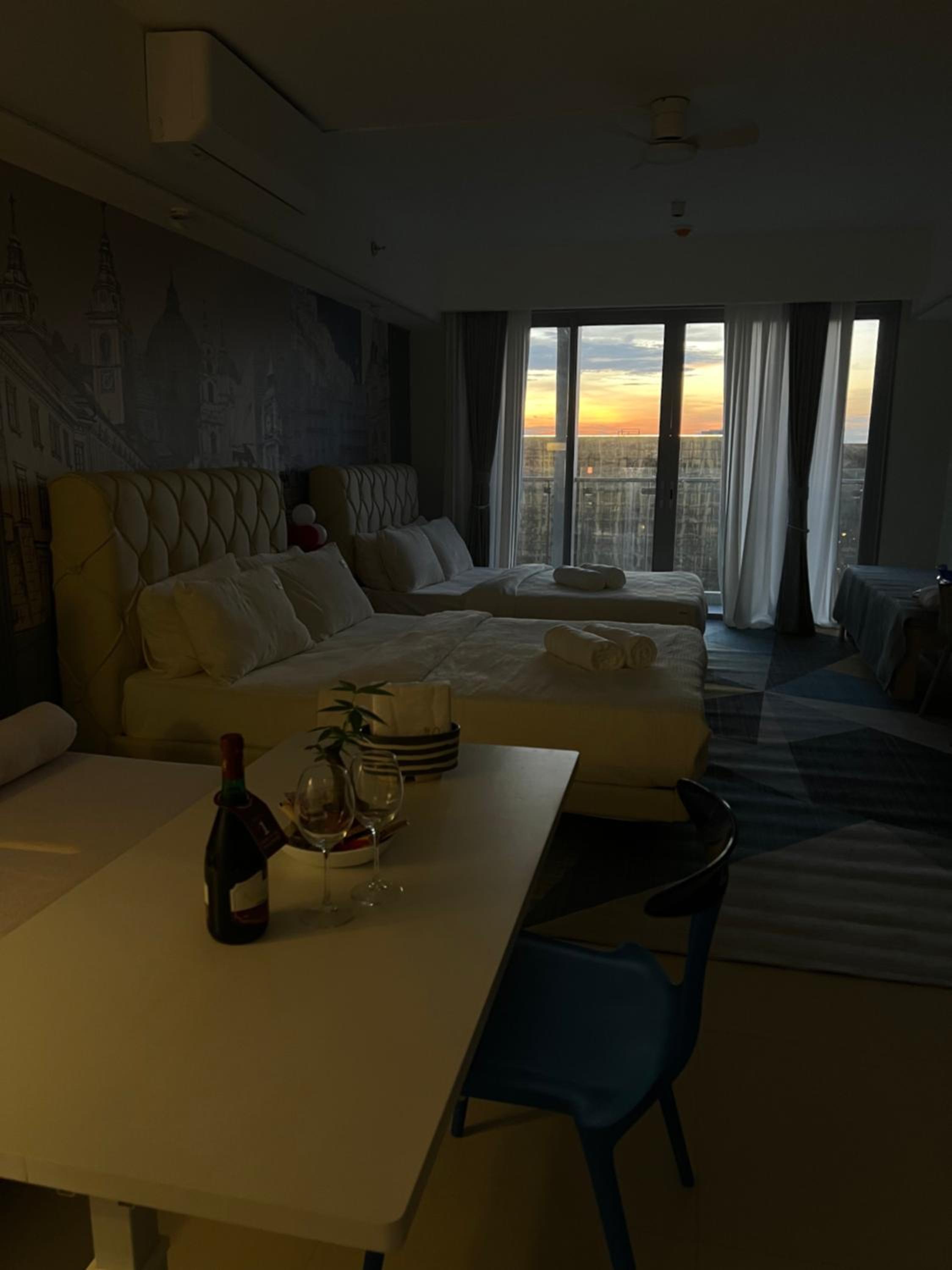 Luxurious Style Apartment cross to Okada and near City of Dreams, Solaire, MOA, and Airport