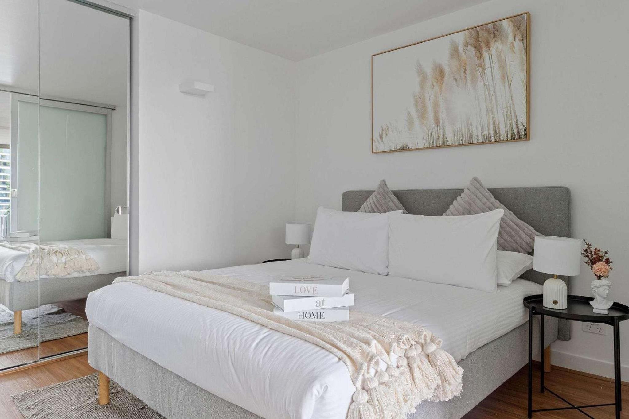 Chic Apartment by Southern Cross FREE Parking