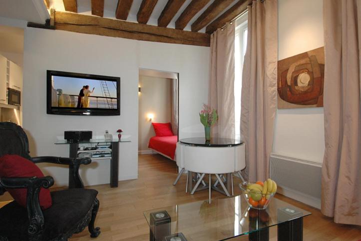 HolidaysInParis-Bourg Tibourg II