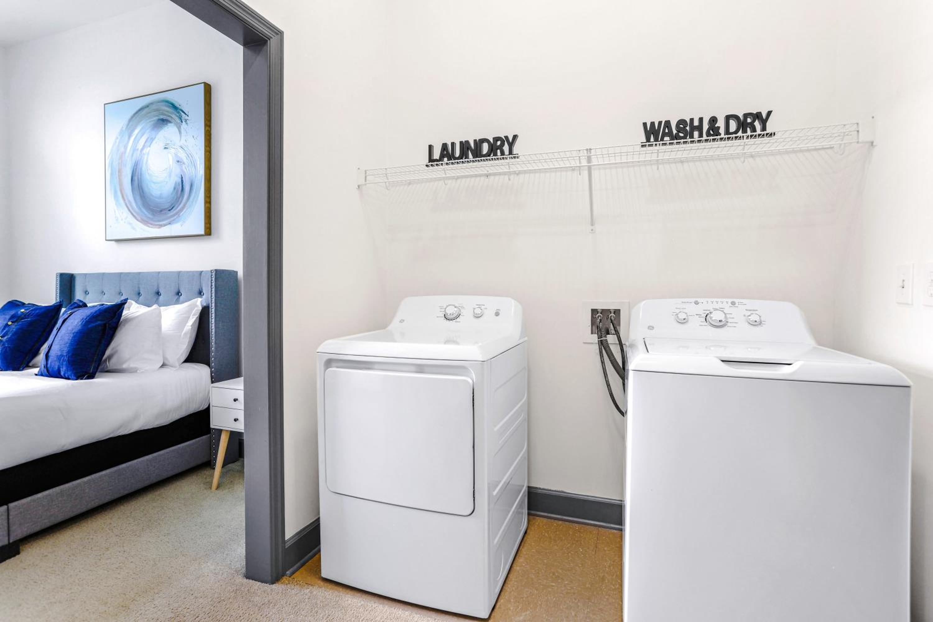 Midtown Escape Inman Park near Mercedes-Benz stadium- Free Parking