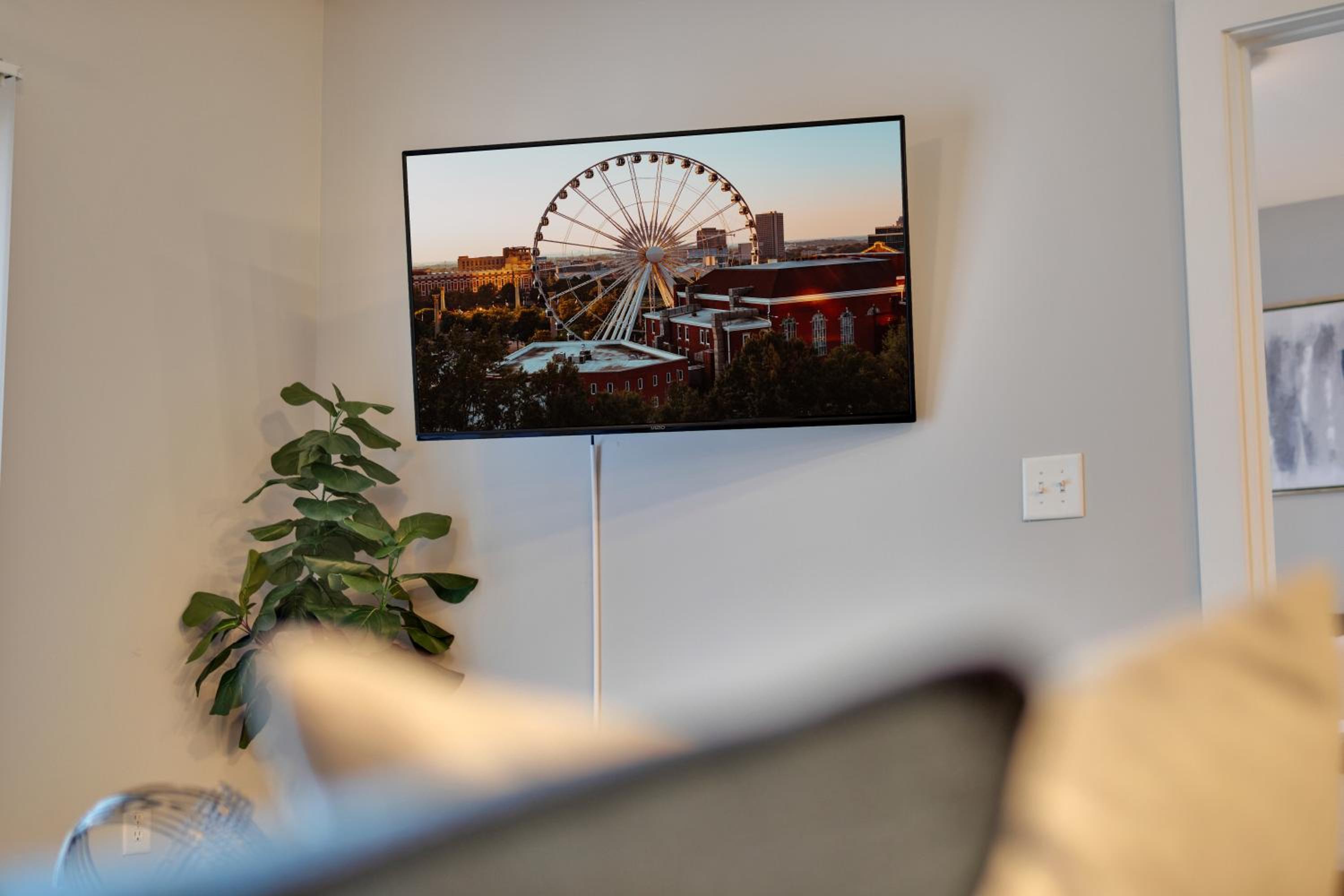 Midtown Escape Inman Park near Mercedes-Benz stadium- Free Parking