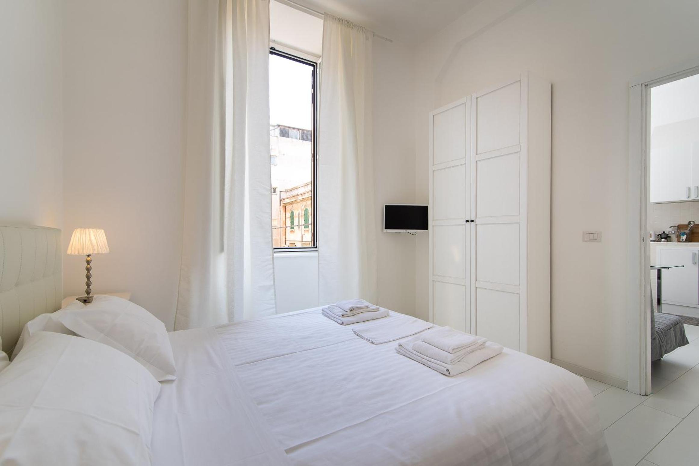 White Ostilia Apartments