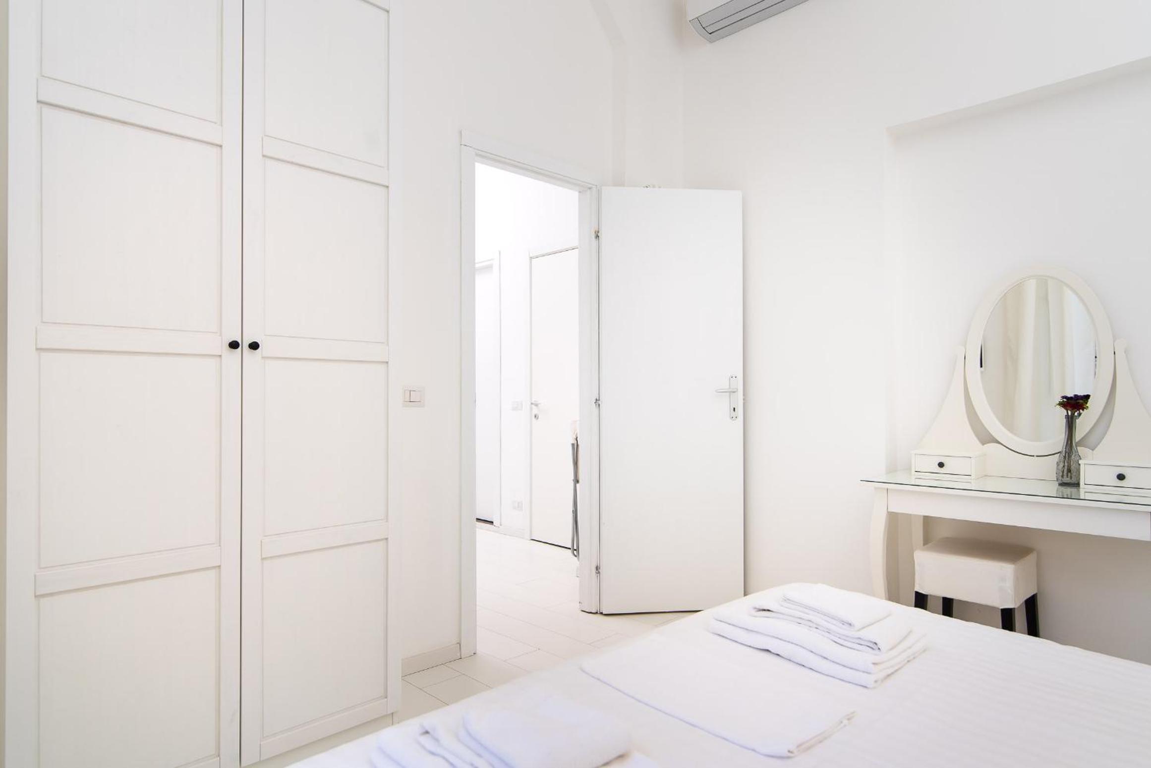 White Ostilia Apartments