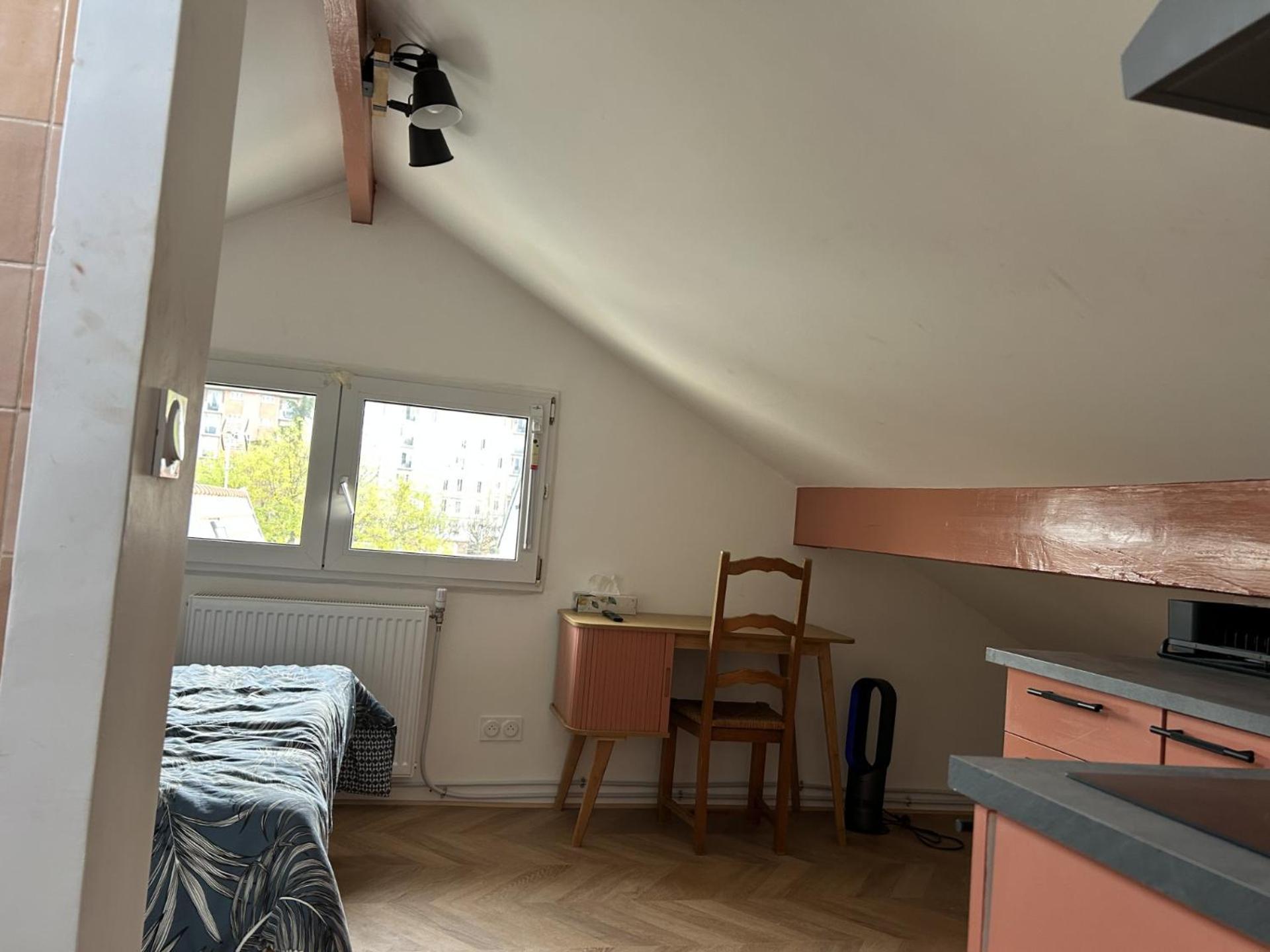 Grand Paris Cozy Stay Private Studios and Apartment Quick Access to Paris