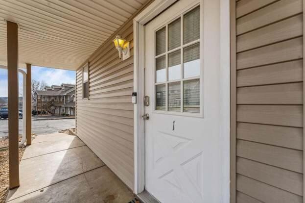 Ozark Oasis - Walk-in Studio w Patio, Pets OK!