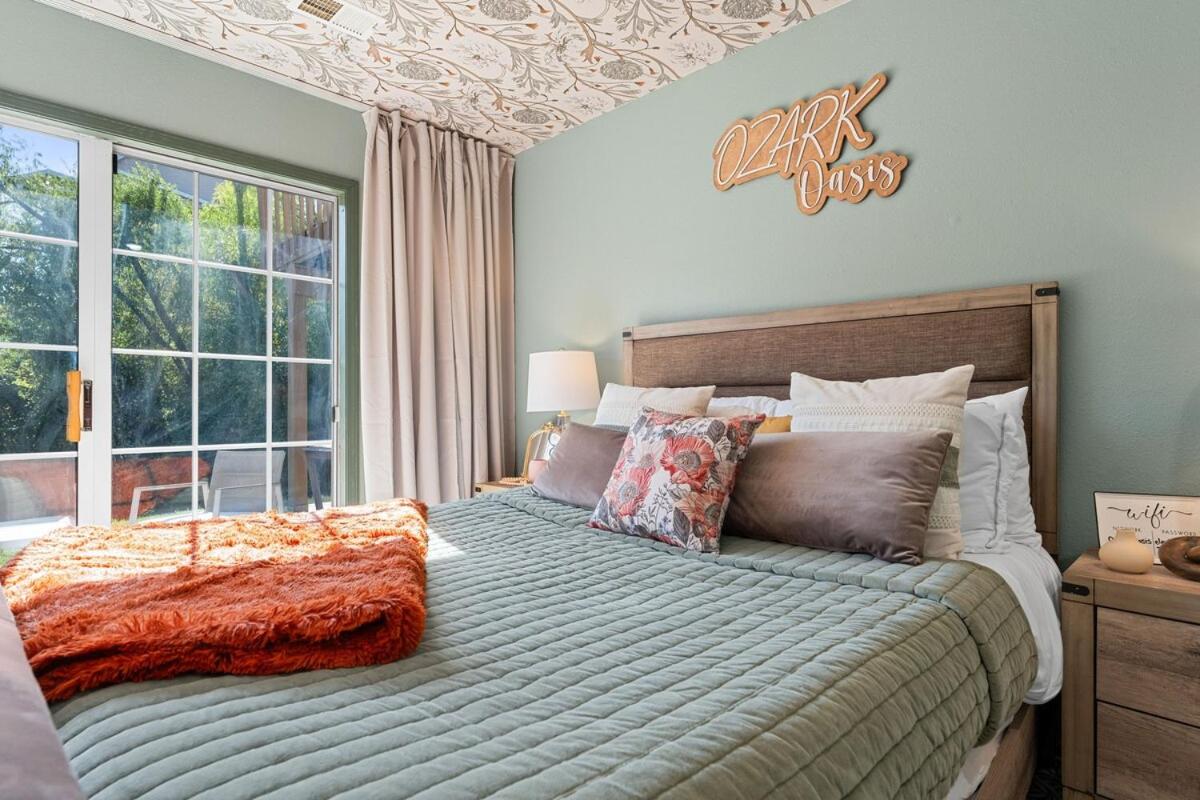 Ozark Oasis - Walk-in Studio w Patio, Pets OK!