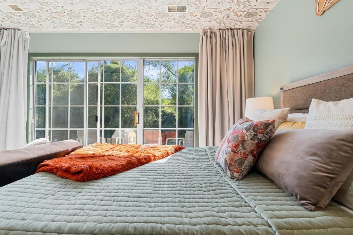 Ozark Oasis - Walk-in Studio w Patio, Pets OK!