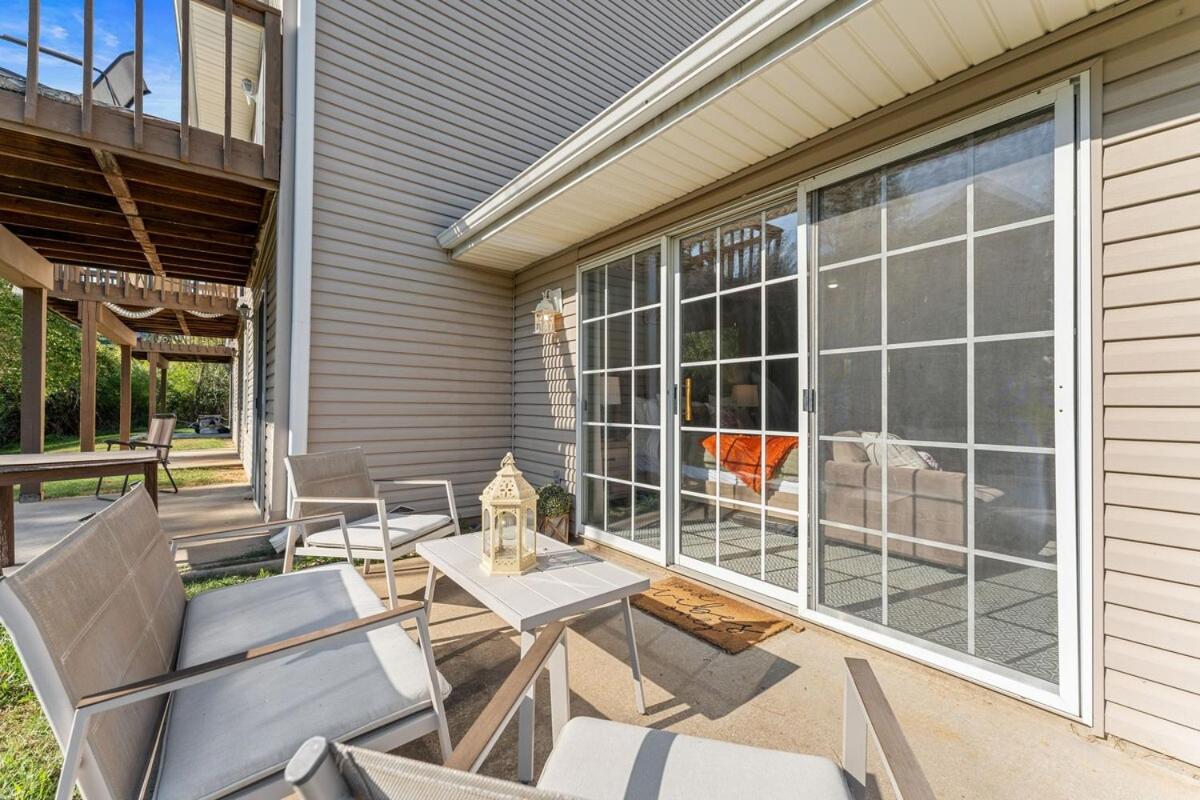 Ozark Oasis - Walk-in Studio w Patio, Pets OK!