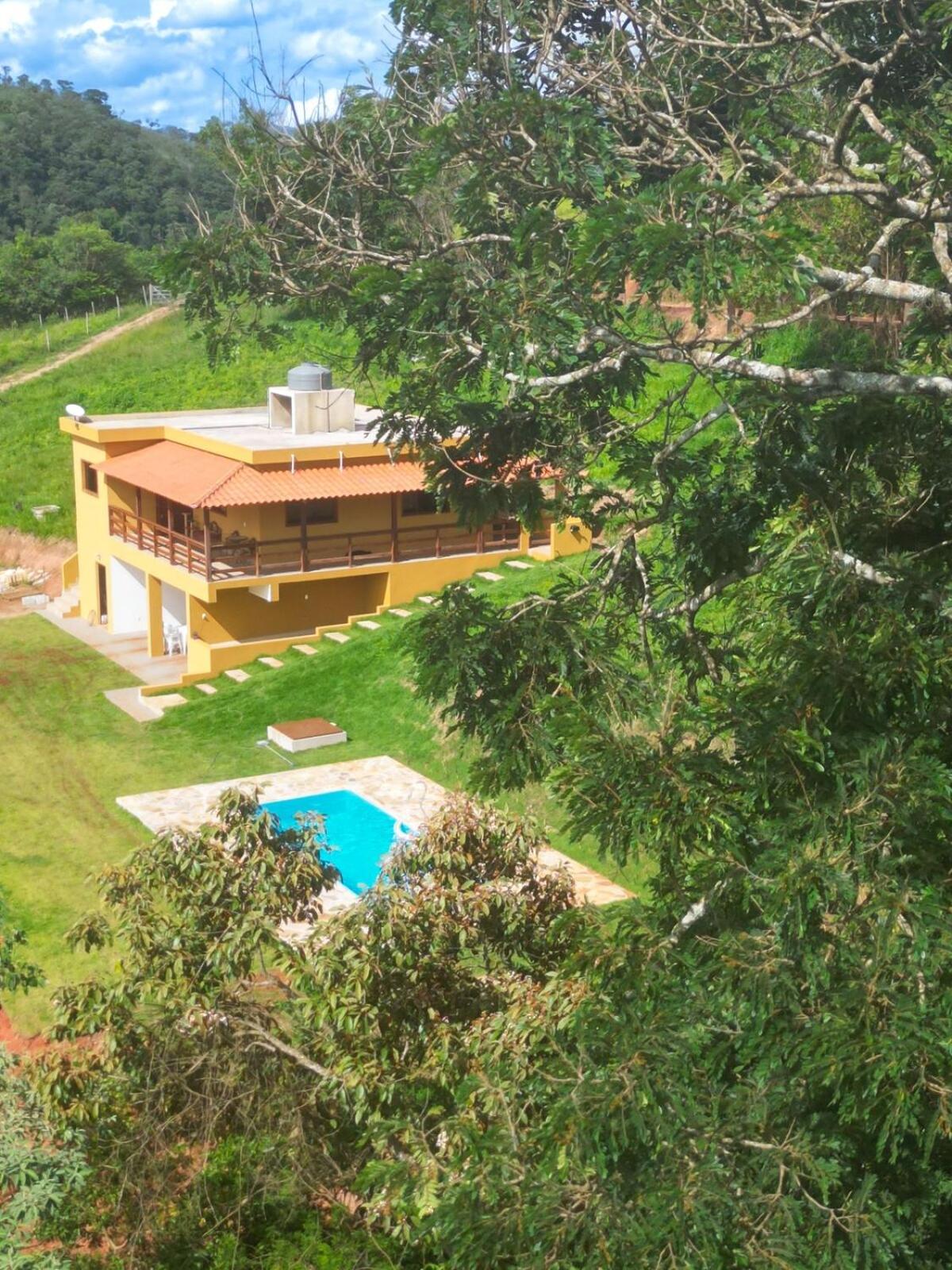 Sitio Rancho dos Sapos - Ao pé das montanhas de Minas Gerais a uma hora de BH Asfalto