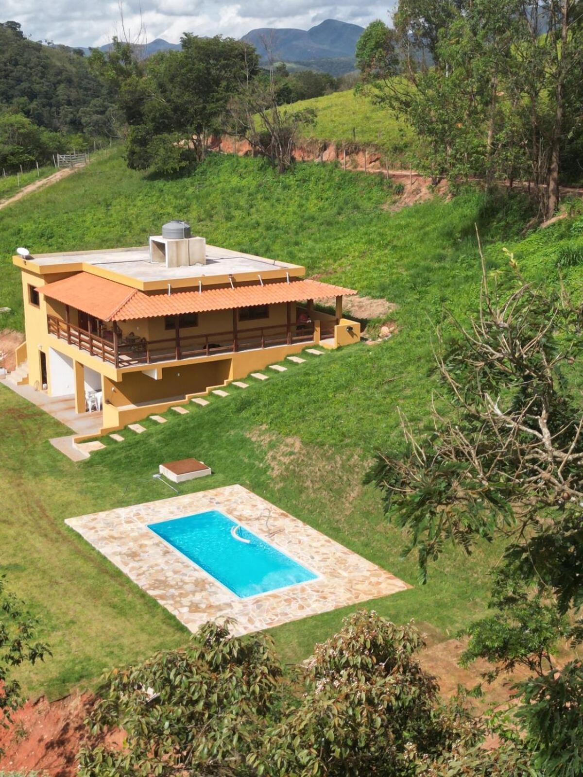 Sitio Rancho dos Sapos - Ao pé das montanhas de Minas Gerais a uma hora de BH Asfalto