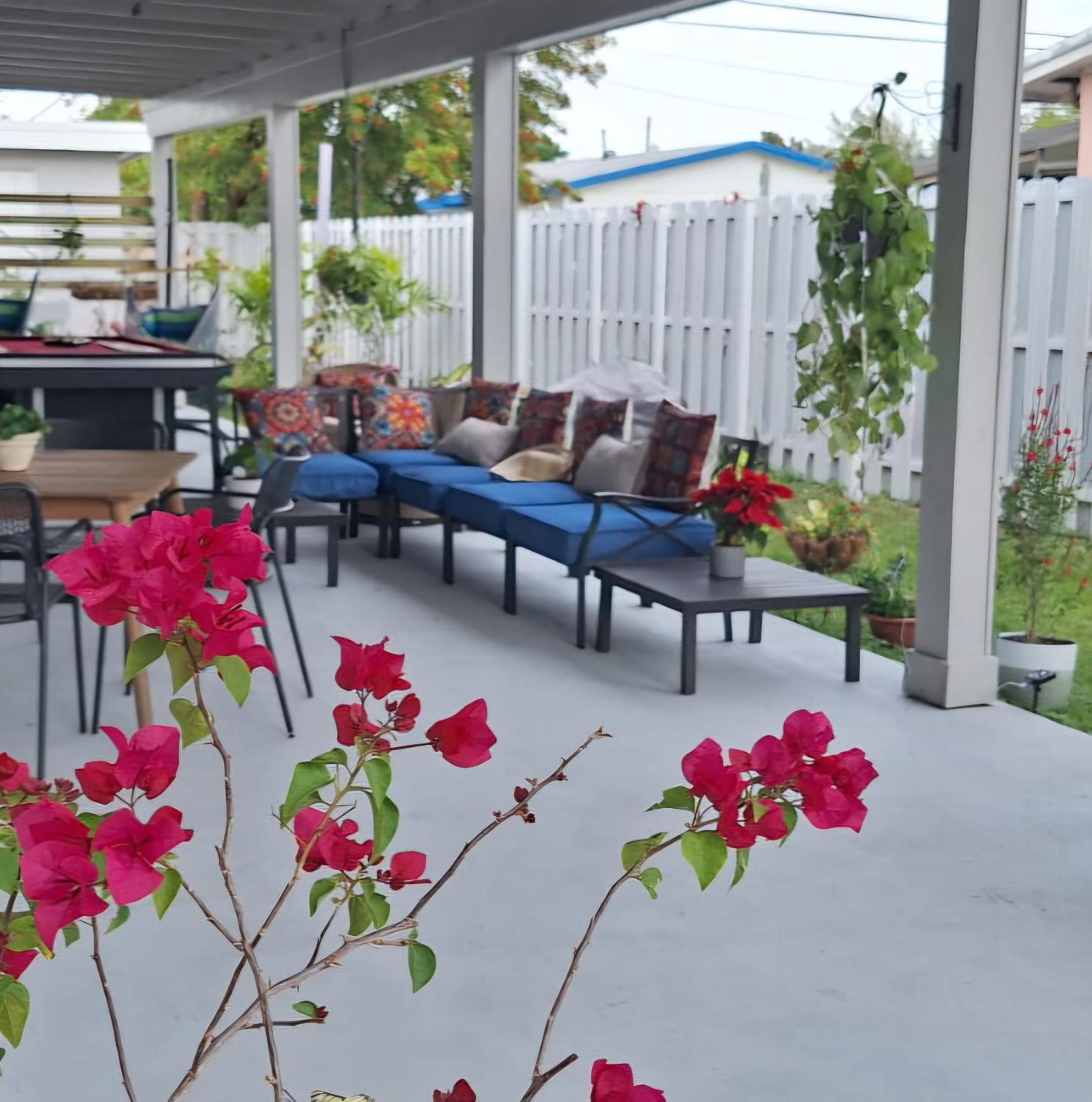 Luxury 3BR Duplex in Cutler Bay, Pool Table, BBQ, Terrace & Free Parking