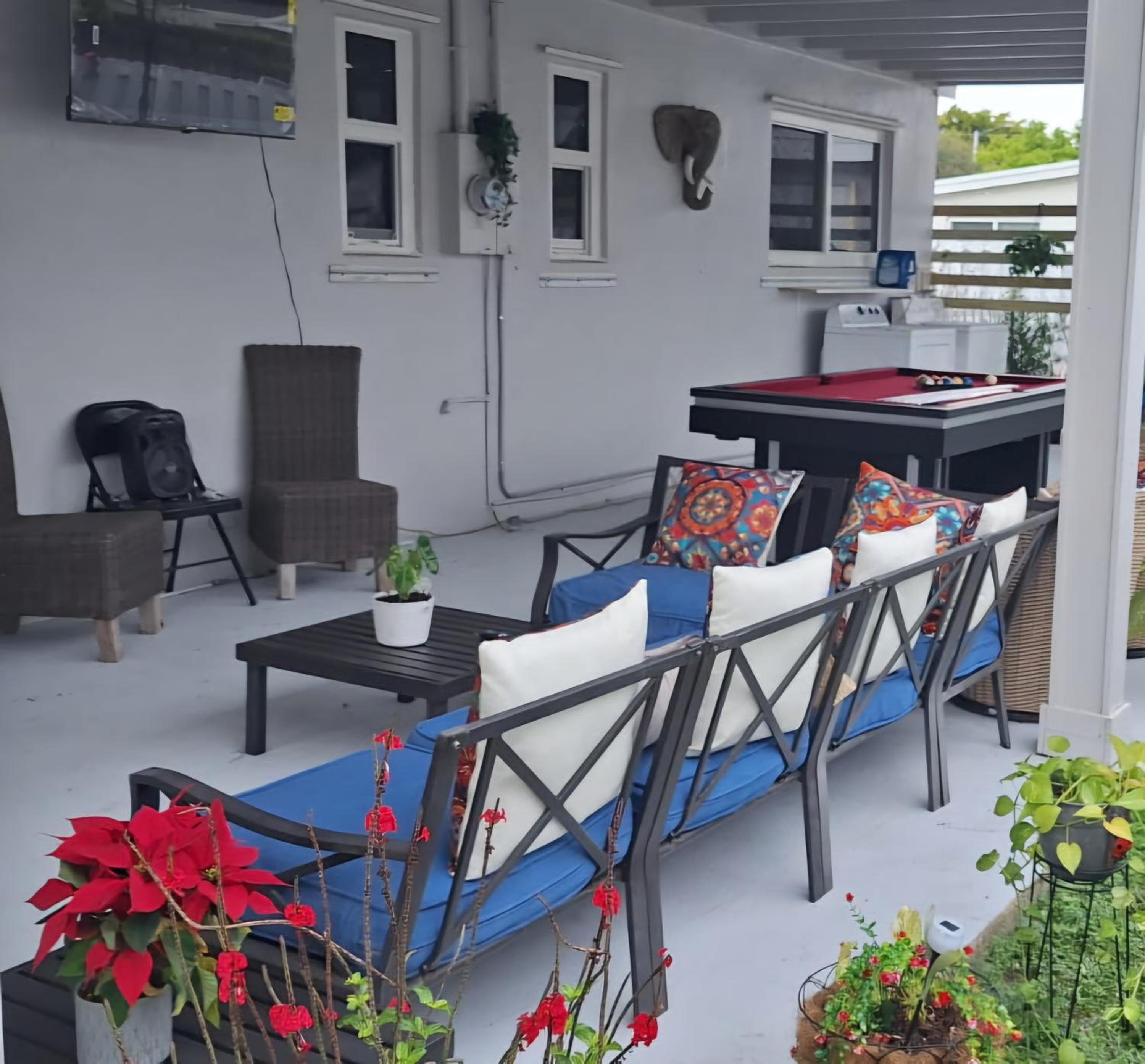 Luxury 3BR Duplex in Cutler Bay, Pool Table, BBQ, Terrace & Free Parking