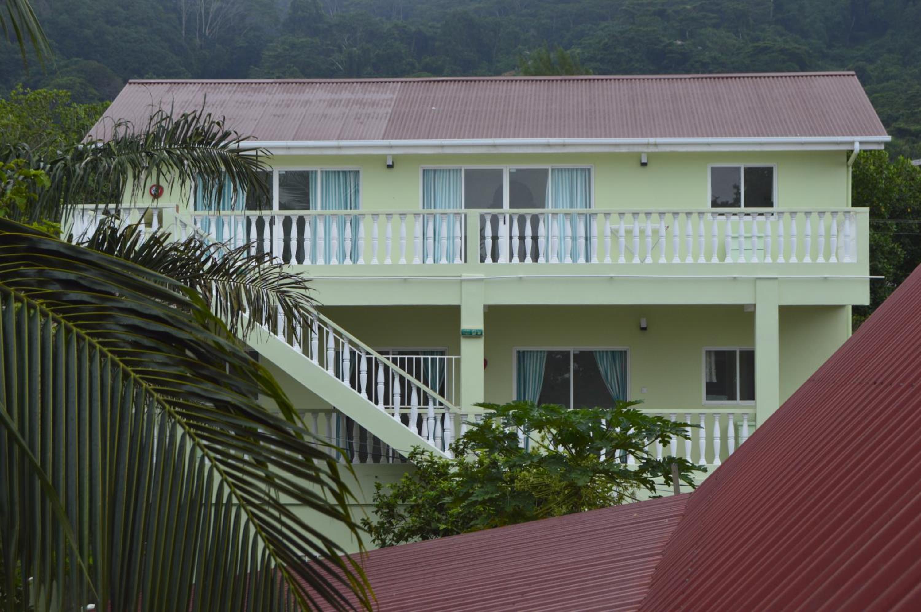 Chez Payet Airport Guesthouse photo 4