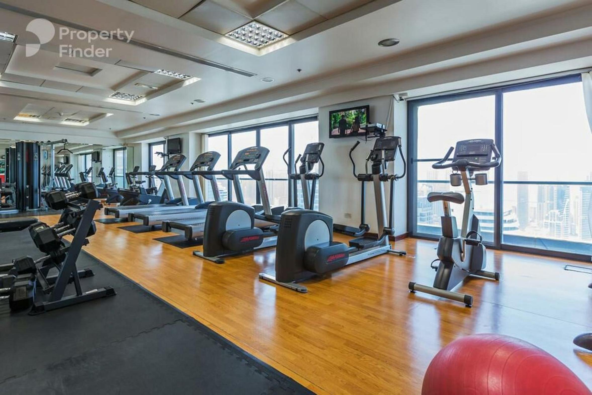 Click Stay - JLT - Studio & Balcony Lakes view Entire Apartment -RA