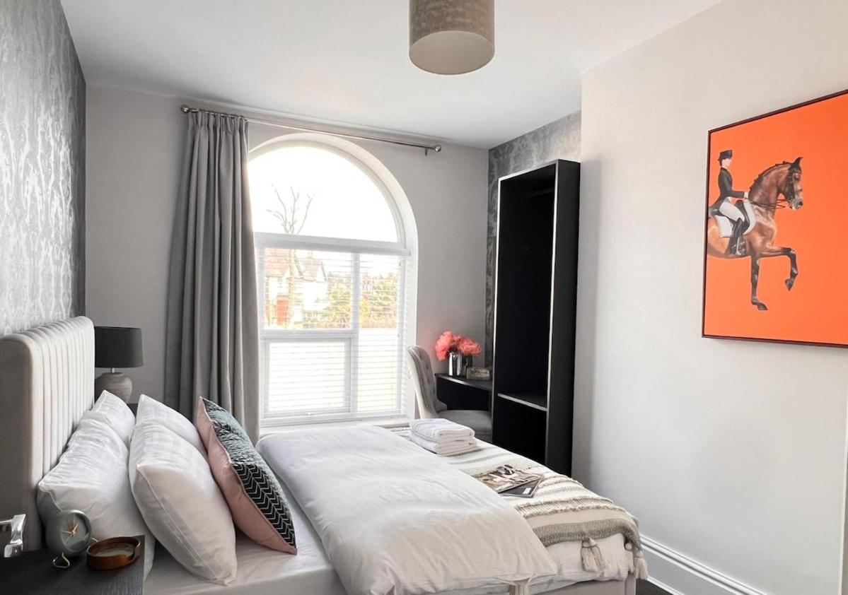 Stunning 2 bedroomed apartment on Allerton Road, Sleeps 4