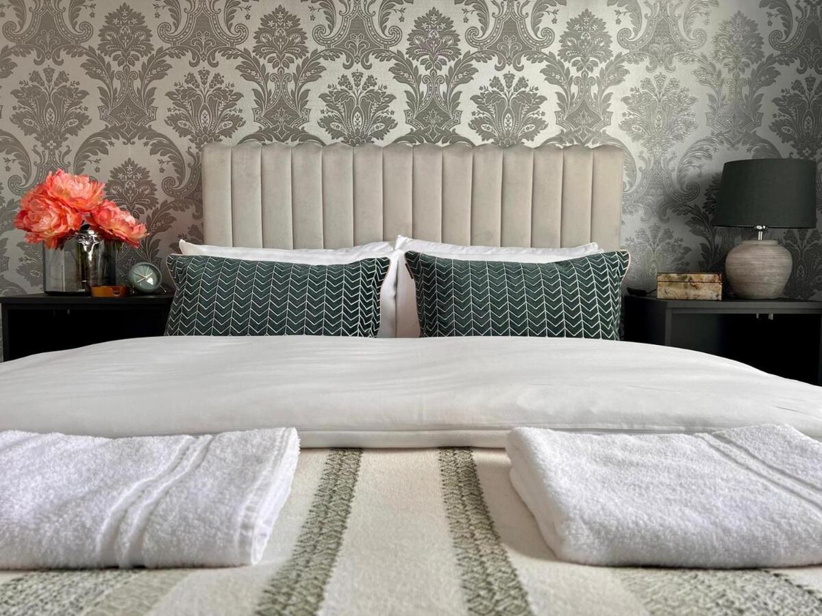 Stunning 2 bedroomed apartment on Allerton Road, Sleeps 4