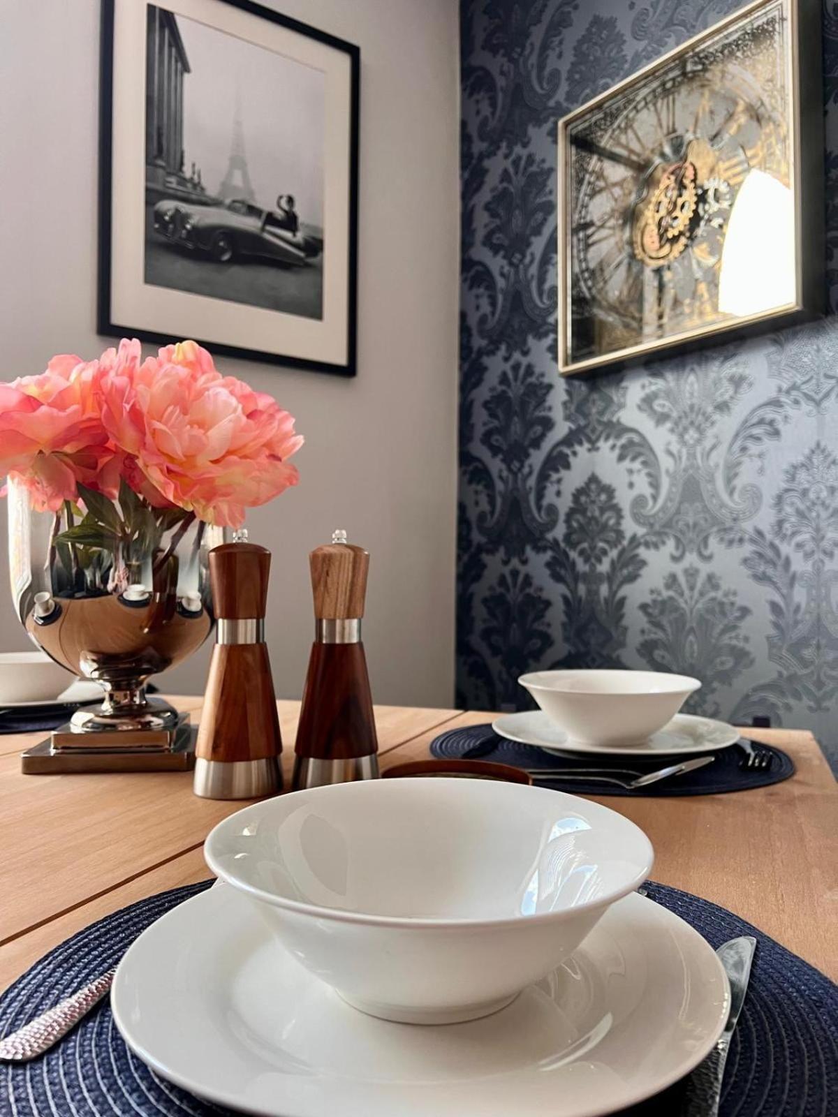 Stunning 2 bedroomed apartment on Allerton Road, Sleeps 4