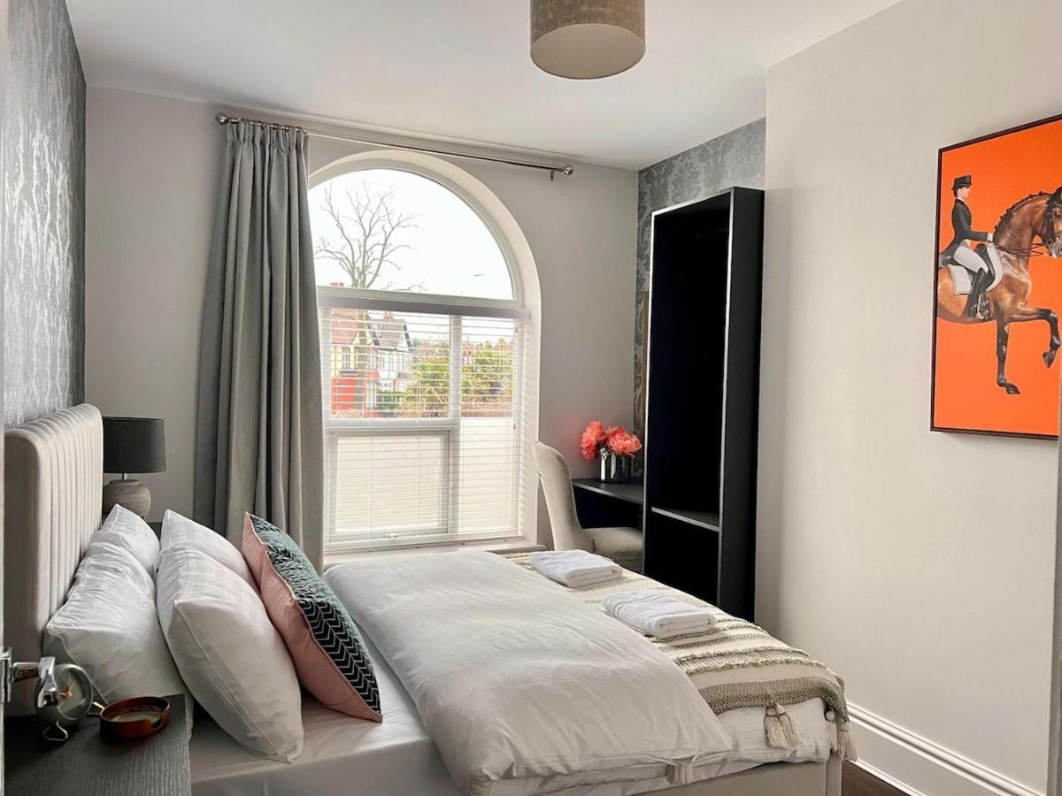 Stunning 2 bedroomed apartment on Allerton Road, Sleeps 4