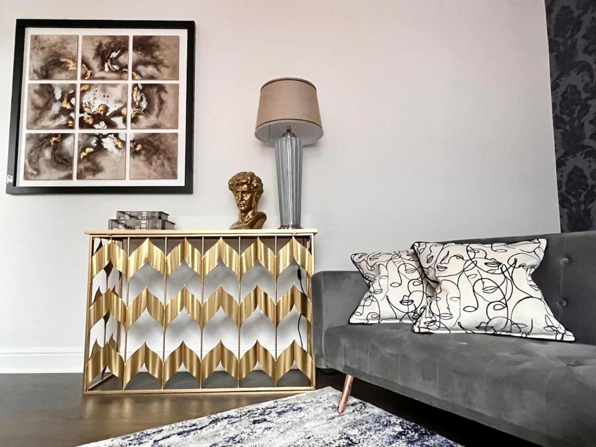 Stunning 2 bedroomed apartment on Allerton Road, Sleeps 4