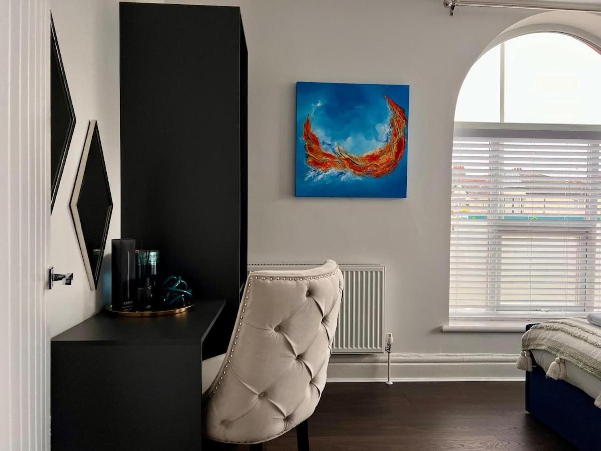 Stunning 2 bedroomed apartment on Allerton Road, Sleeps 4