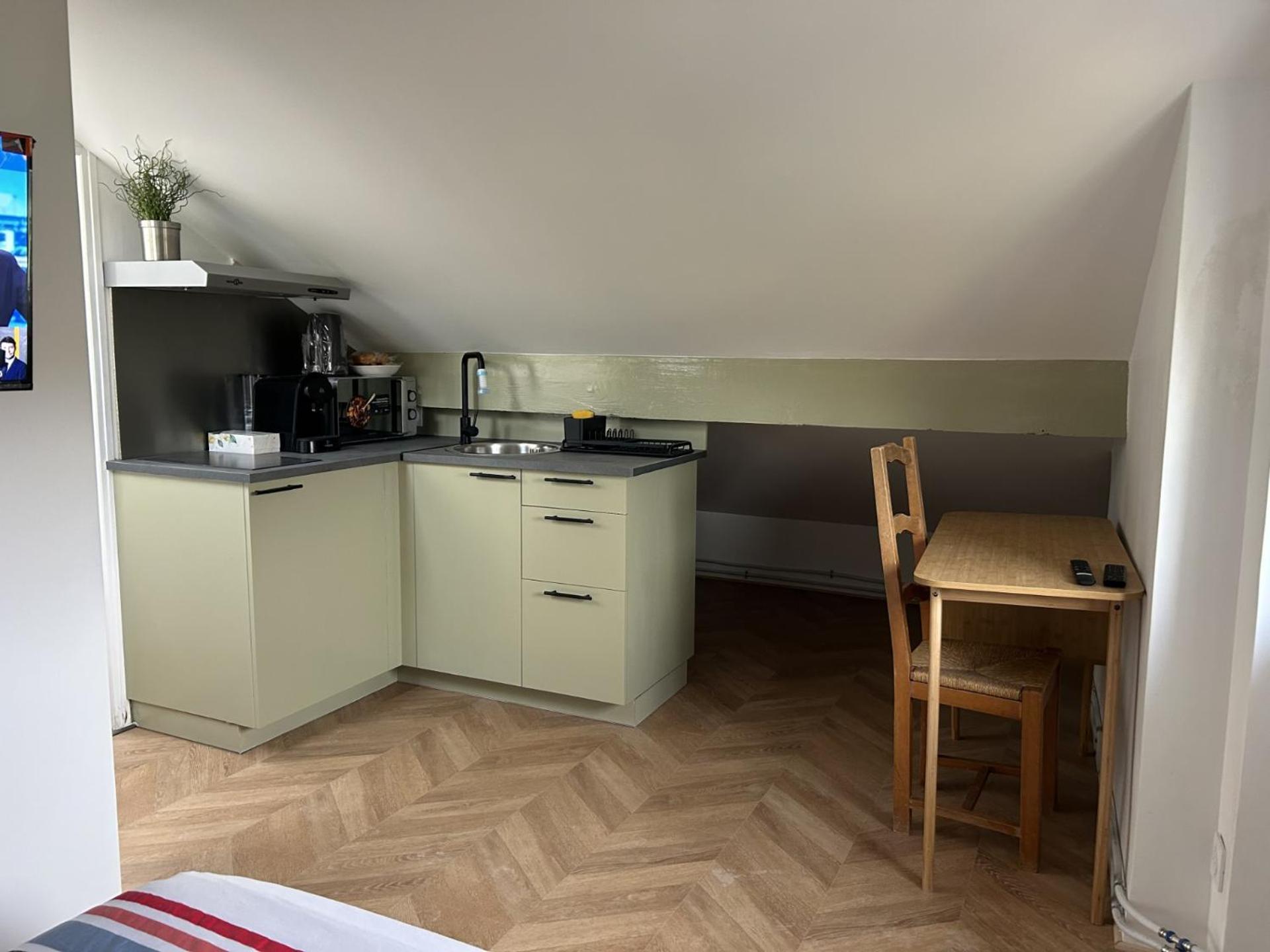 Grand Paris Cozy Stay Private Studios and Apartment Quick Access to Paris