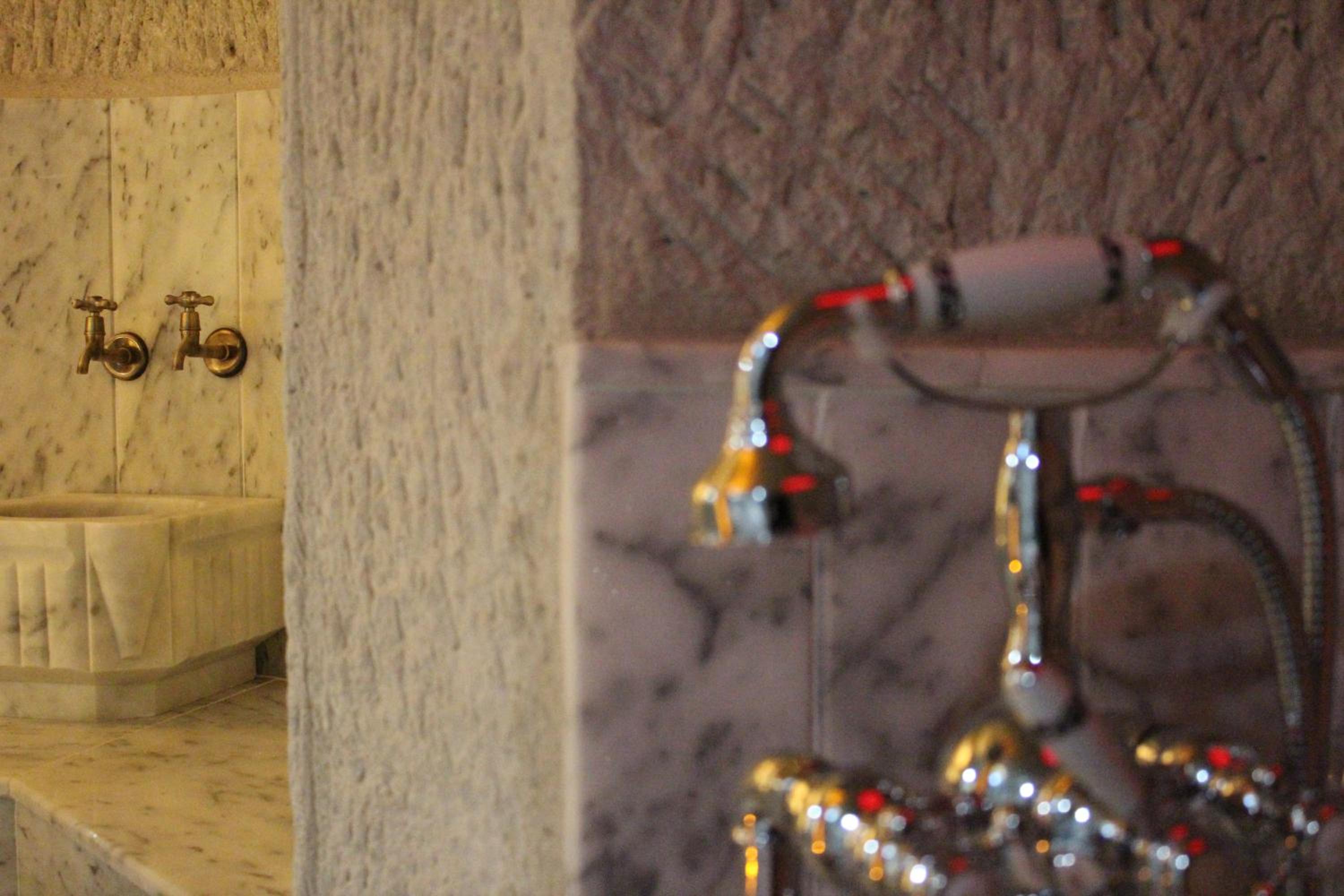 Local Cave House Hotel - Image 19