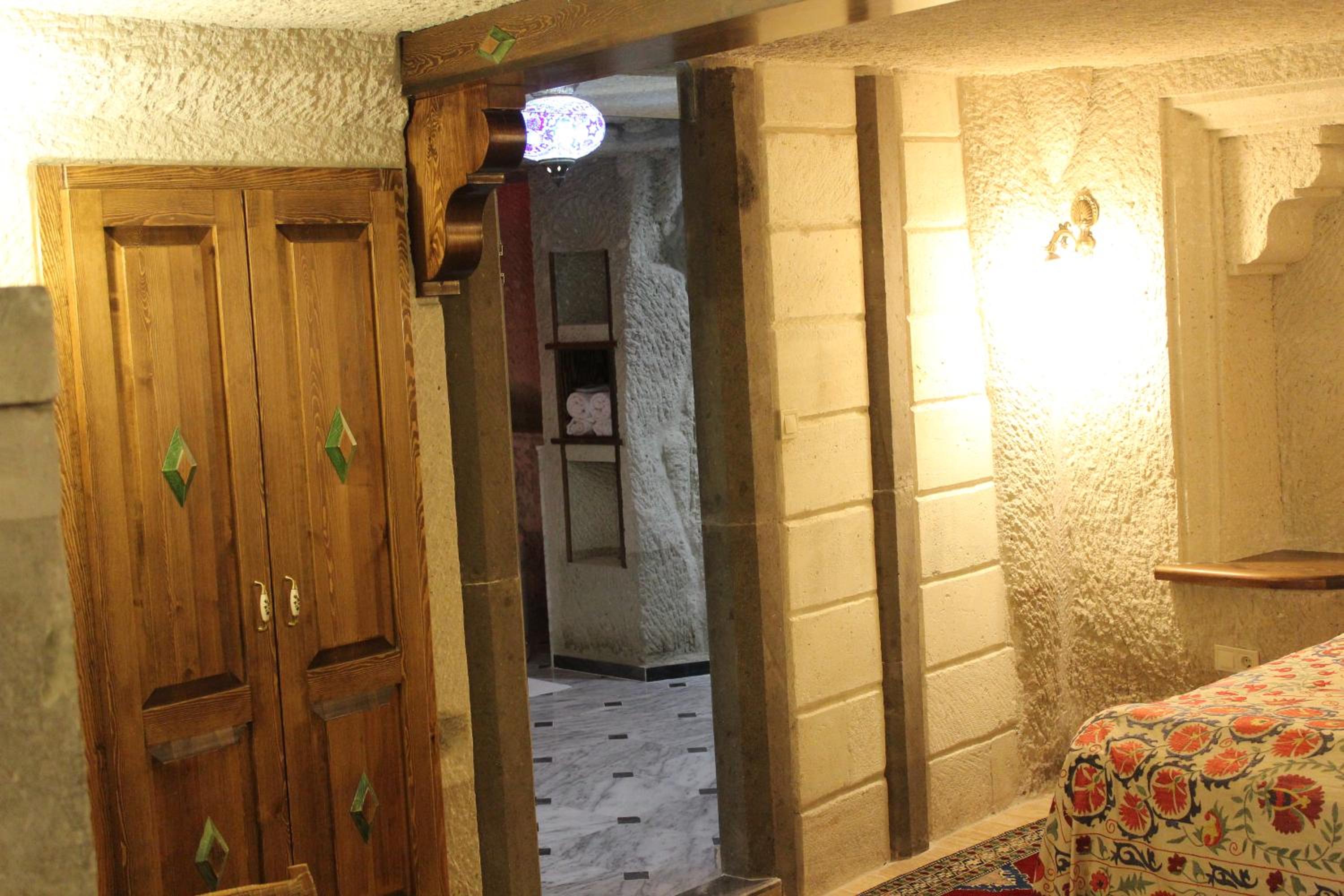 Local Cave House Hotel - Image 22