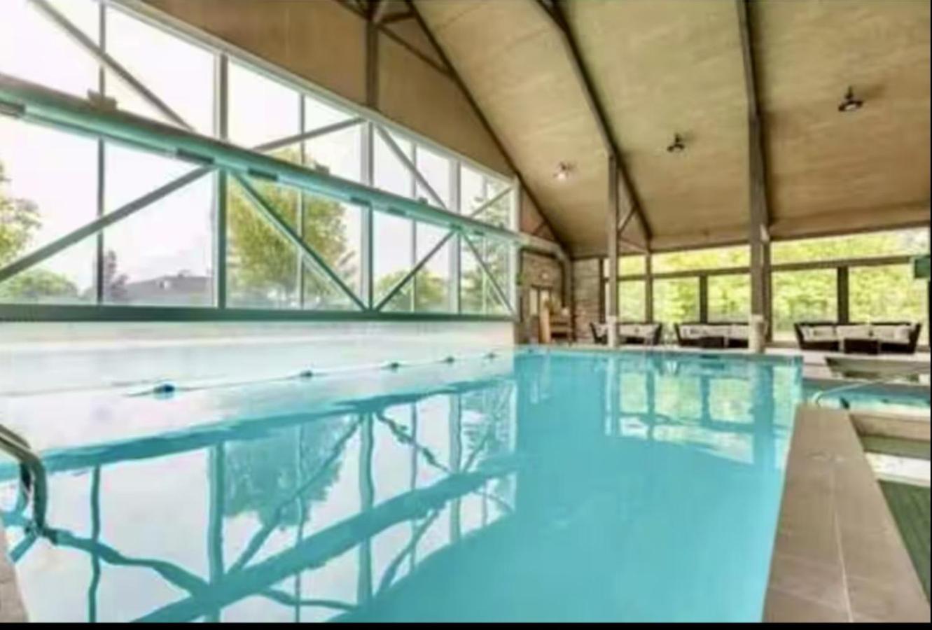 Newly Renovated Ski-In Ski-Out 1-Bedroom Condo with Pool, Gym, Sauna by Horseshoe Valley