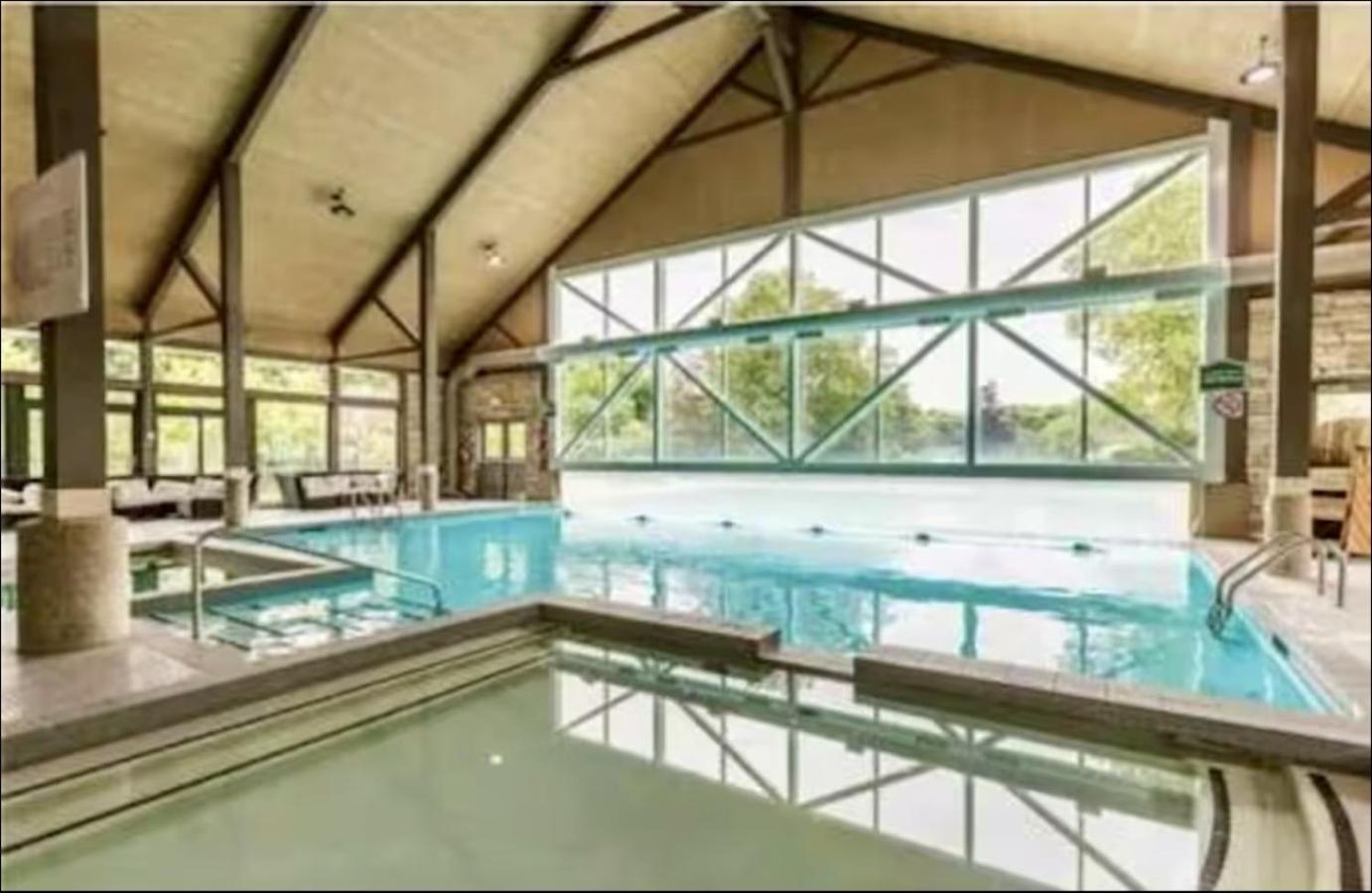 Newly Renovated Ski-In Ski-Out 1-Bedroom Condo with Pool, Gym, Sauna by Horseshoe Valley