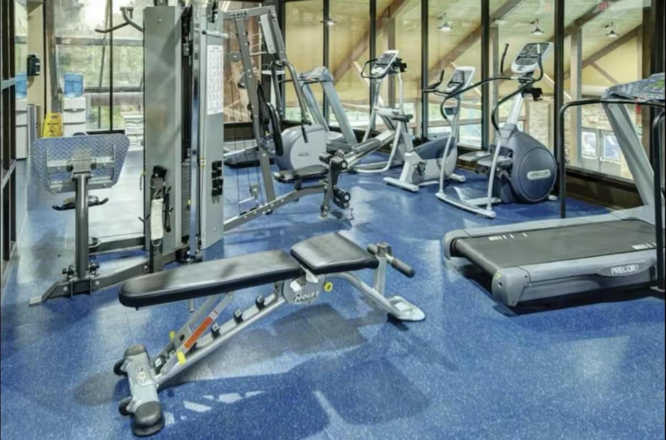Newly Renovated Ski-In Ski-Out 1-Bedroom Condo with Pool, Gym, Sauna by Horseshoe Valley