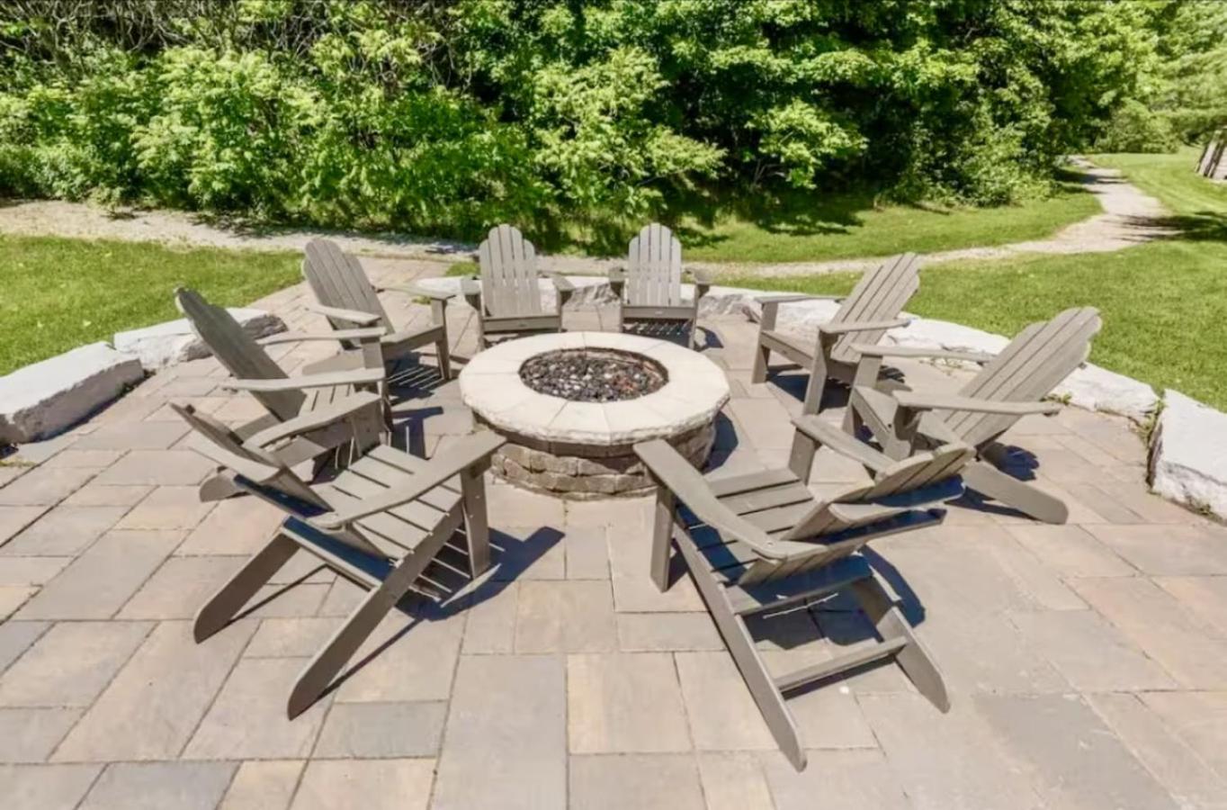 Newly Renovated Ski-In Ski-Out 1-Bedroom Condo with Pool, Gym, Sauna by Horseshoe Valley