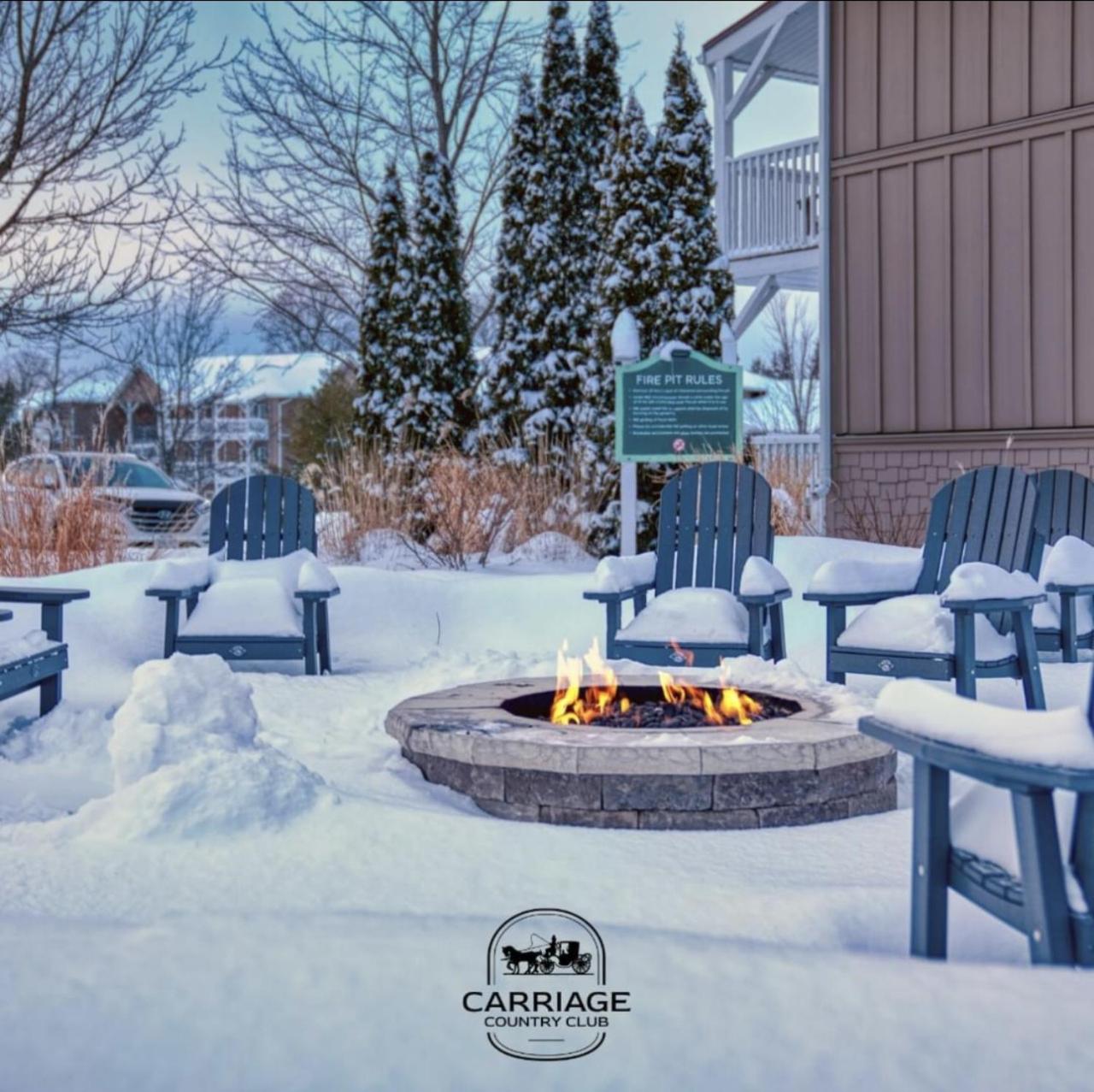 Newly Renovated Ski-In Ski-Out 1-Bedroom Condo with Pool, Gym, Sauna by Horseshoe Valley
