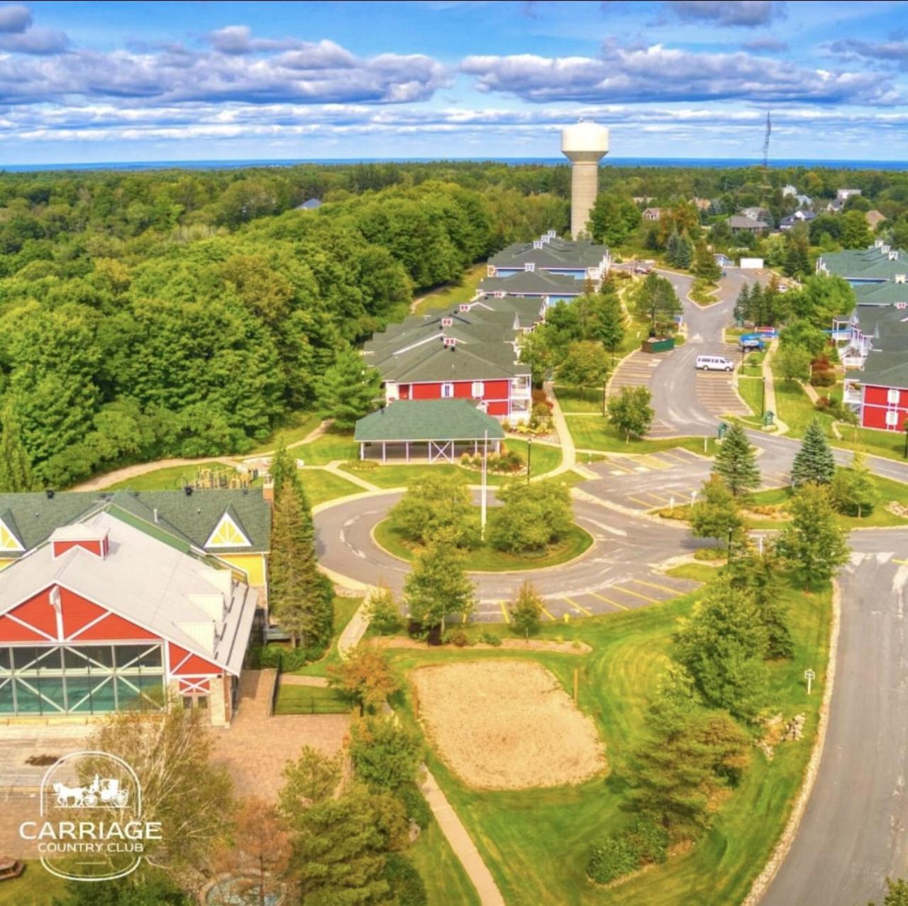 Newly Renovated Ski-In Ski-Out 1-Bedroom Condo with Pool, Gym, Sauna by Horseshoe Valley